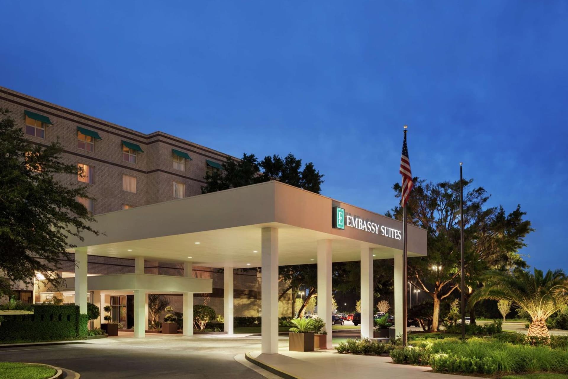 Embassy Suites Brunswick interior in Brunswick, GA — gallery photo 2