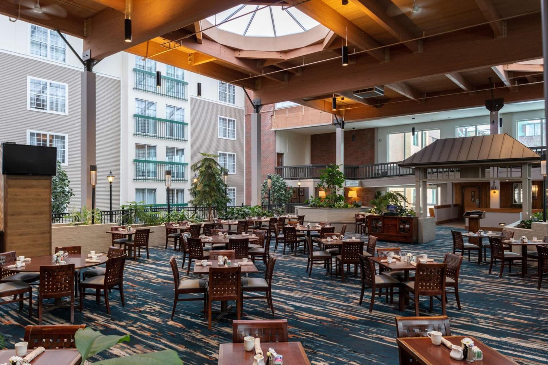 DoubleTree by Hilton Hotel Burlington Vermont gallery photo in Burlington, VT — image 33