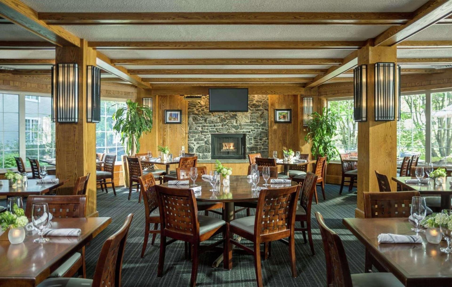 DoubleTree by Hilton Hotel Burlington Vermont gallery photo in Burlington, VT — image 53