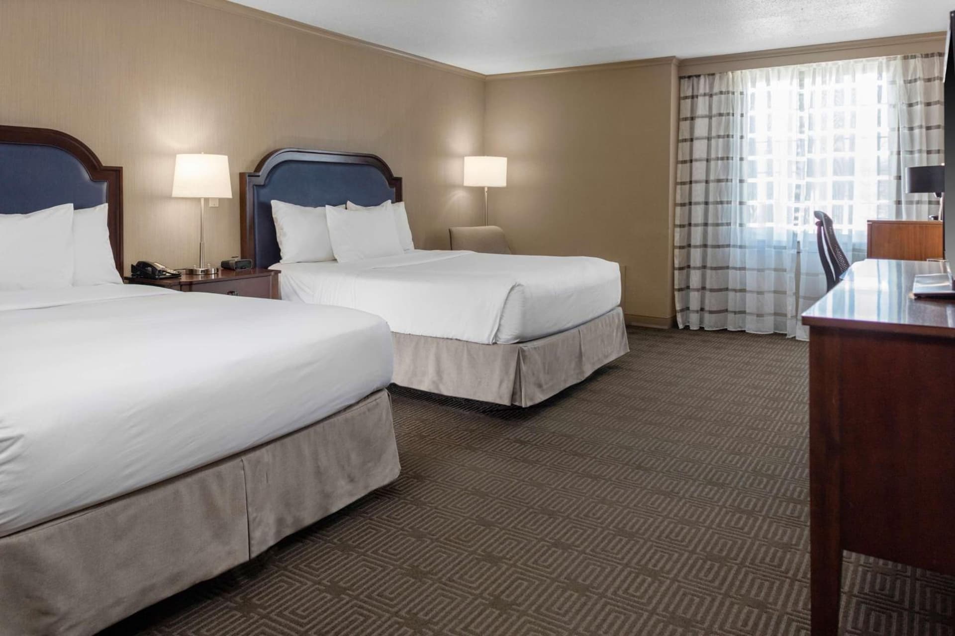 DoubleTree by Hilton Hotel Burlington Vermont gallery photo in Burlington, VT — image 17