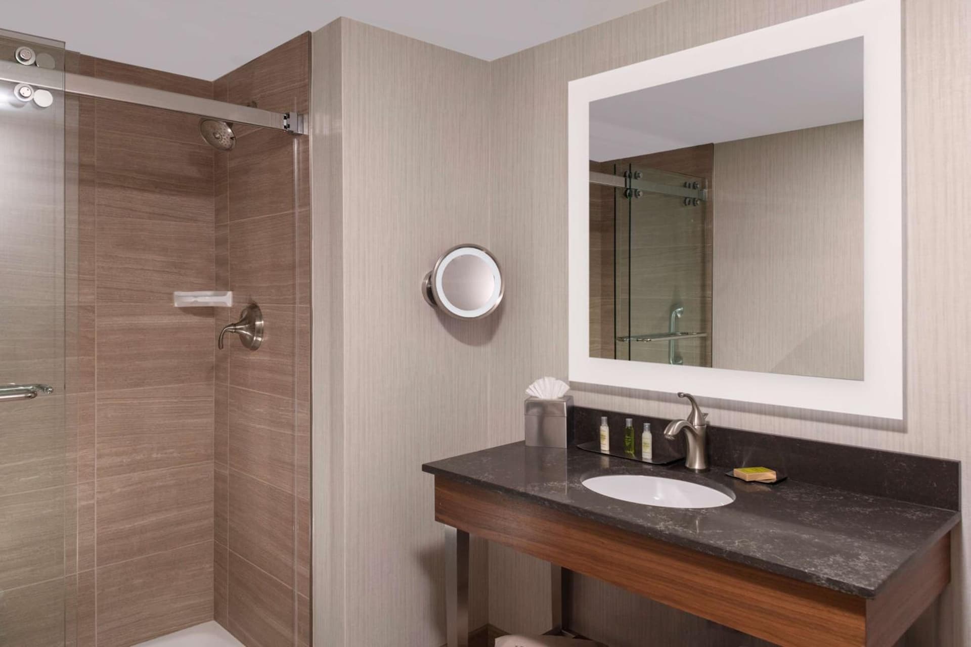 DoubleTree by Hilton Hotel Burlington Vermont gallery photo in Burlington, VT — image 35