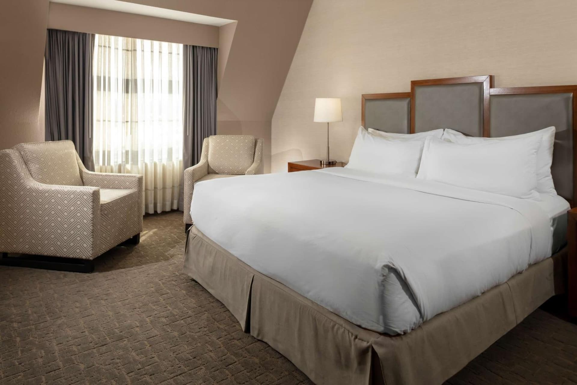 DoubleTree by Hilton Hotel Burlington Vermont gallery photo in Burlington, VT — image 12