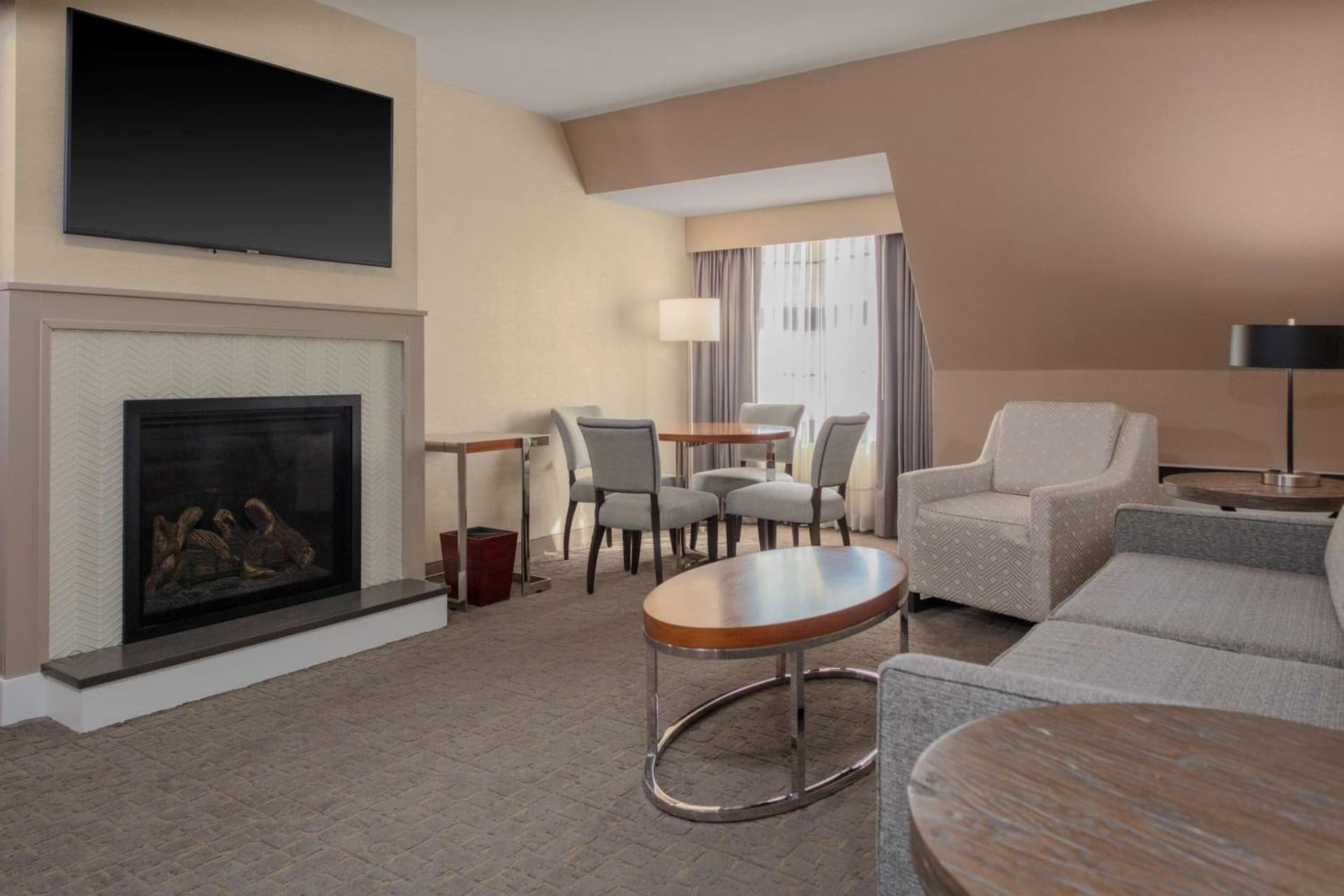 DoubleTree by Hilton Hotel Burlington Vermont gallery photo in Burlington, VT — image 14