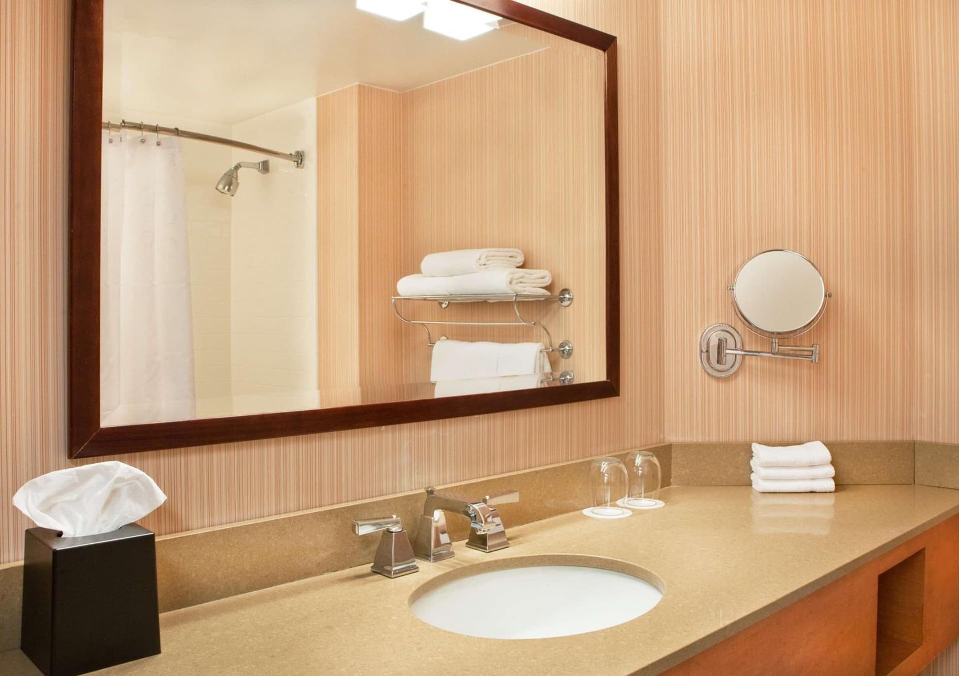 DoubleTree by Hilton Hotel Burlington Vermont gallery photo in Burlington, VT — image 38