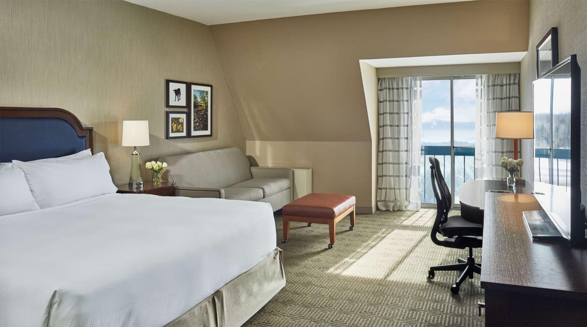 DoubleTree by Hilton Hotel Burlington Vermont gallery photo in Burlington, VT — image 19
