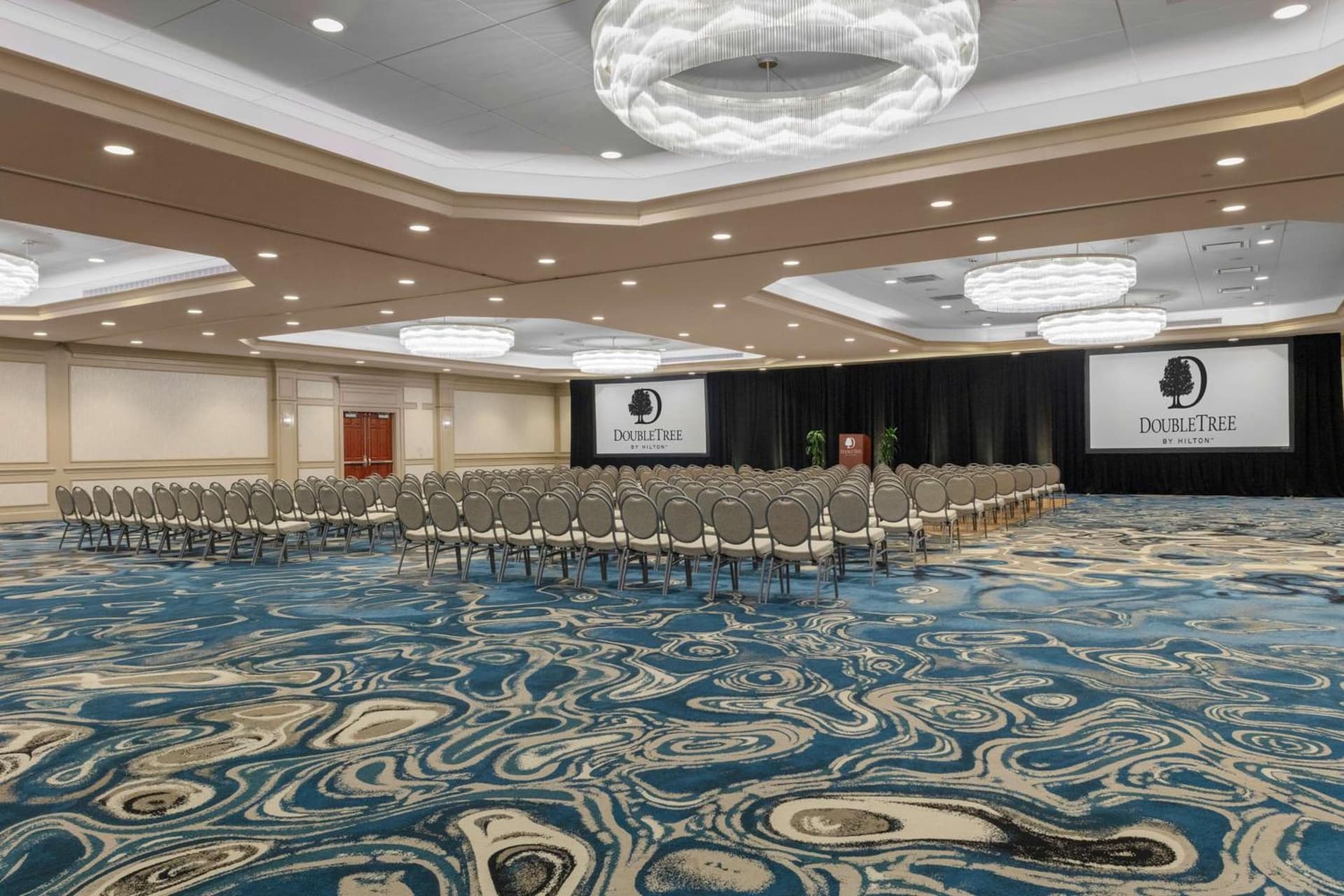 DoubleTree by Hilton Hotel Burlington Vermont gallery photo in Burlington, VT — image 43