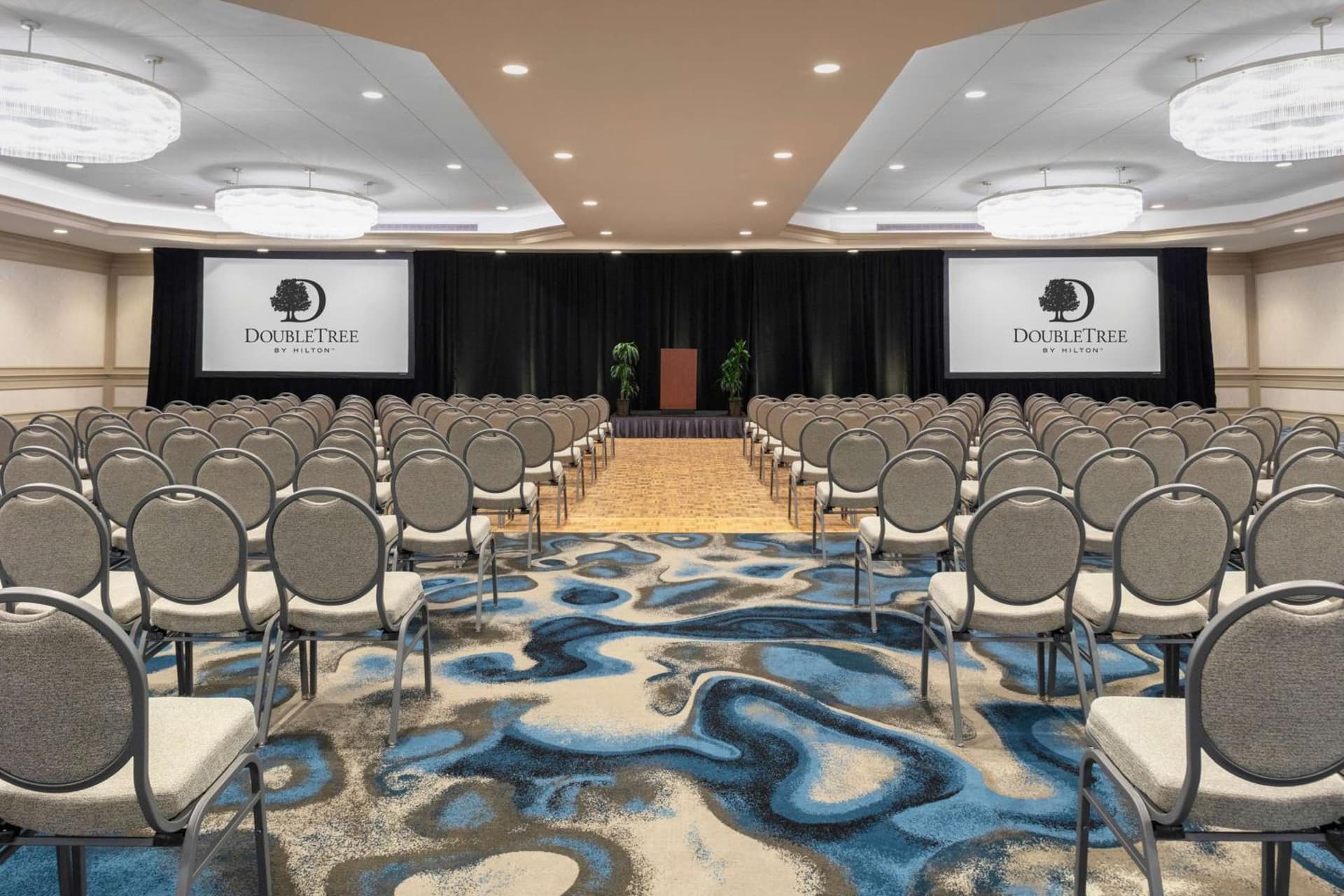 DoubleTree by Hilton Hotel Burlington Vermont gallery photo in Burlington, VT — image 7