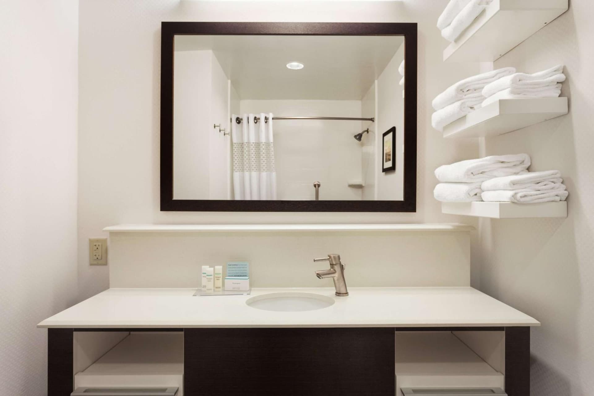 Hampton Inn Burlington - Colchester gallery photo in Burlington, VT — image 16