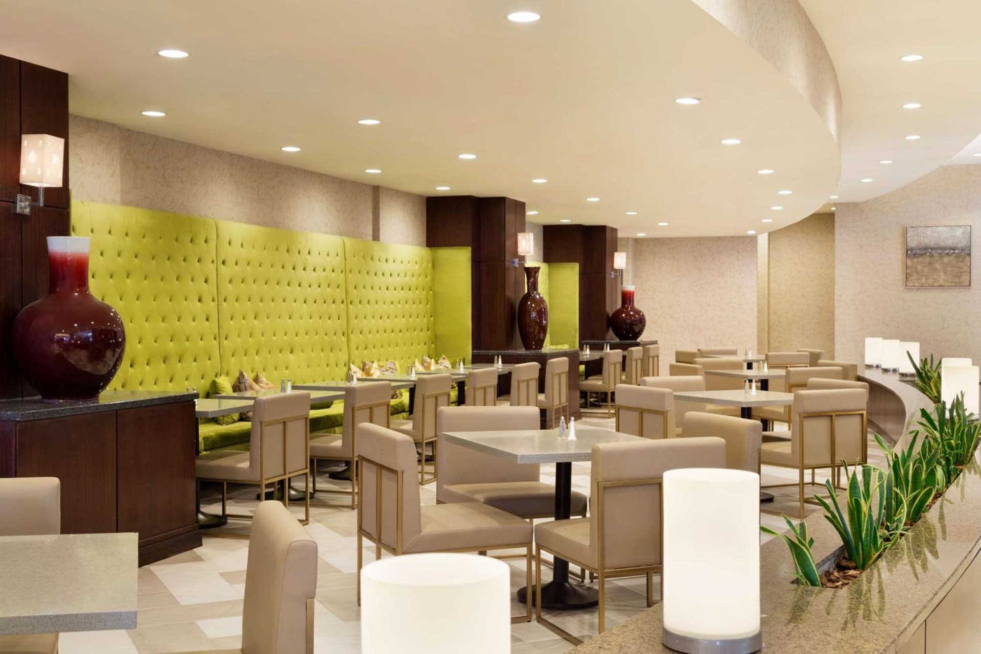 Embassy Suites Los Angeles Glendale gallery photo in Glendale, CA — image 18