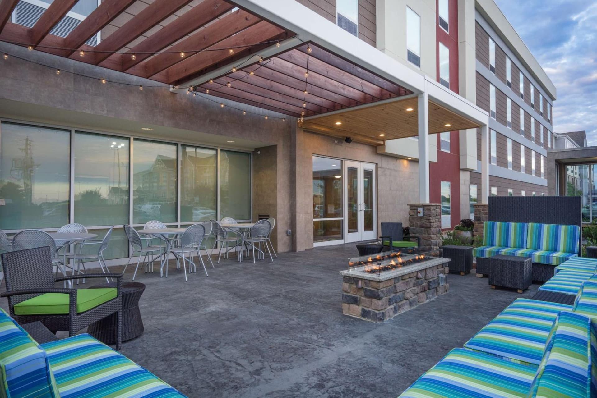 Home2 Suites By Hilton Bowling Green interior in Bowling Green, KY — gallery photo 2