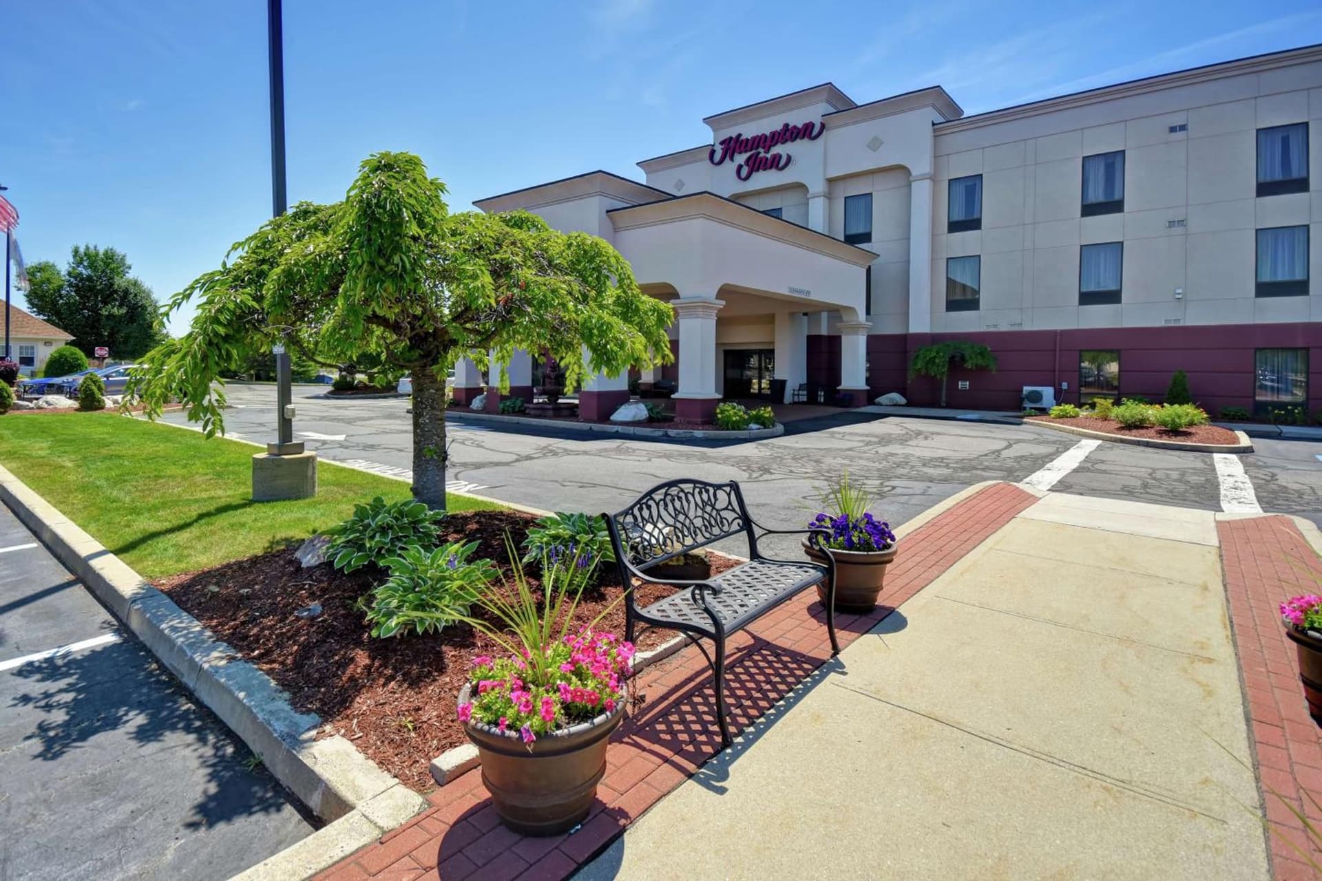 Hampton Inn Chicopee - Springfield interior in Chicopee, MA — gallery photo 2
