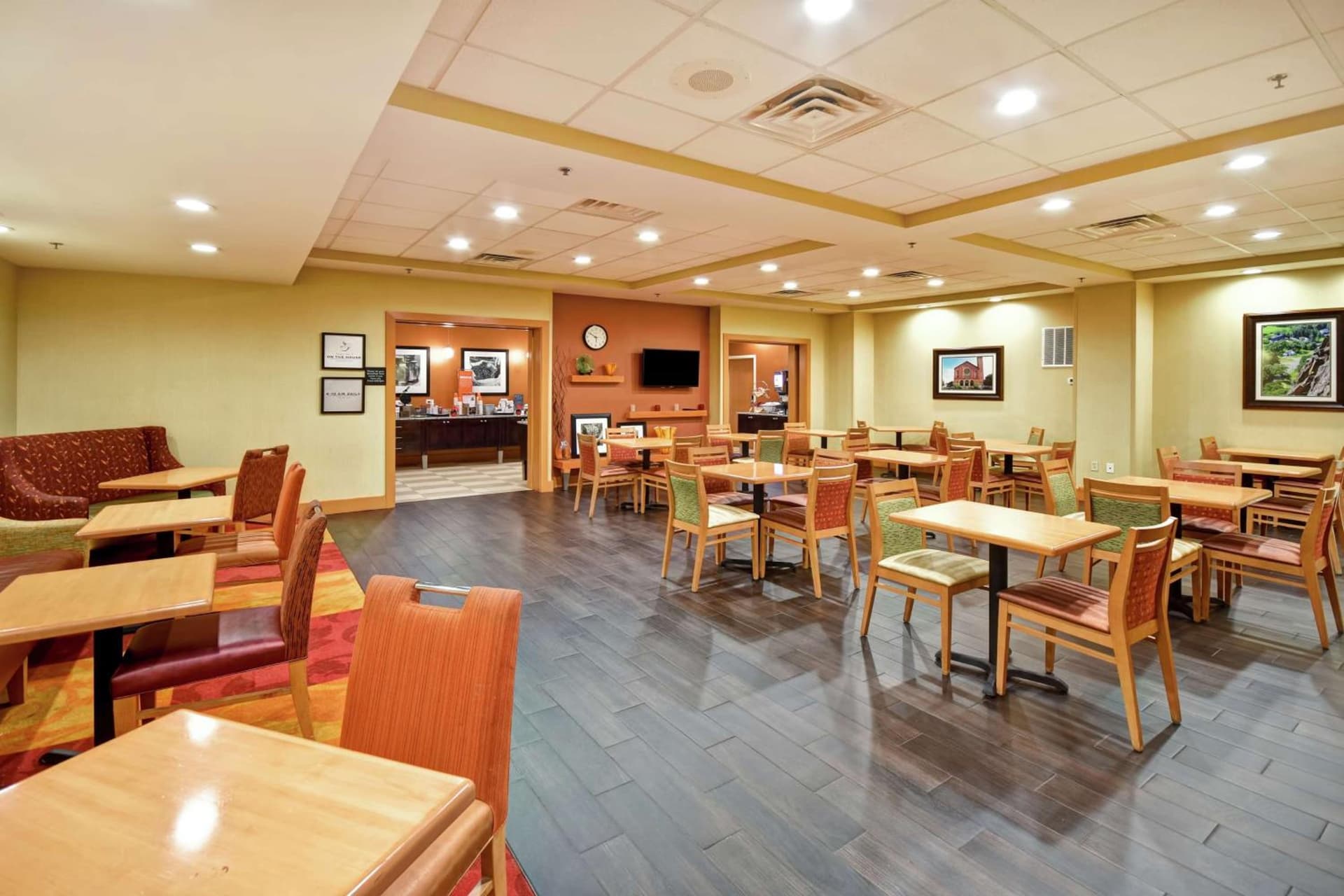 Hampton Inn Chicopee - Springfield gallery photo in Chicopee, MA — image 6