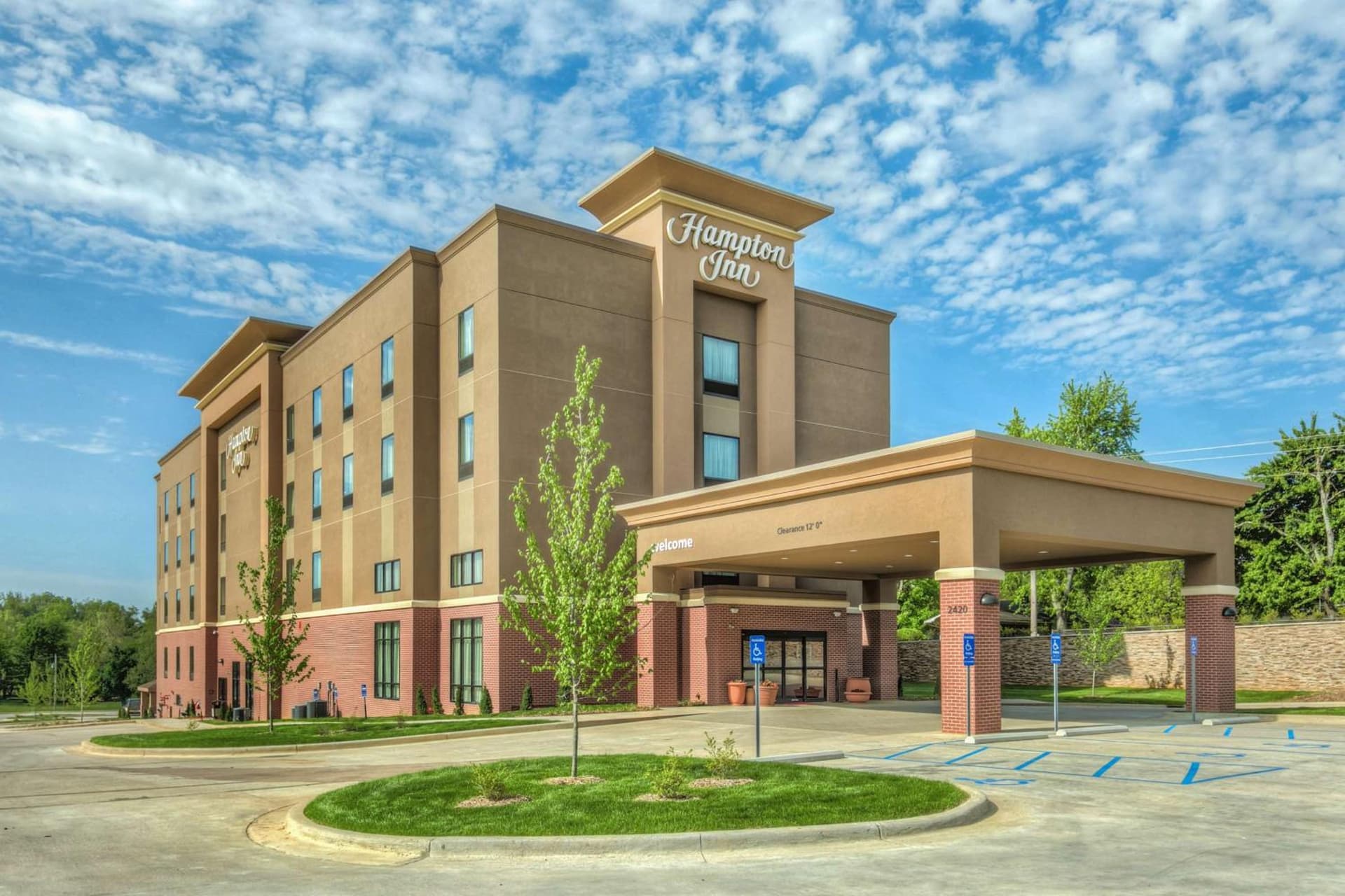 Hampton Inn Poplar Bluff featured exterior or lobby in Poplar Bluff, MO — similar hotel