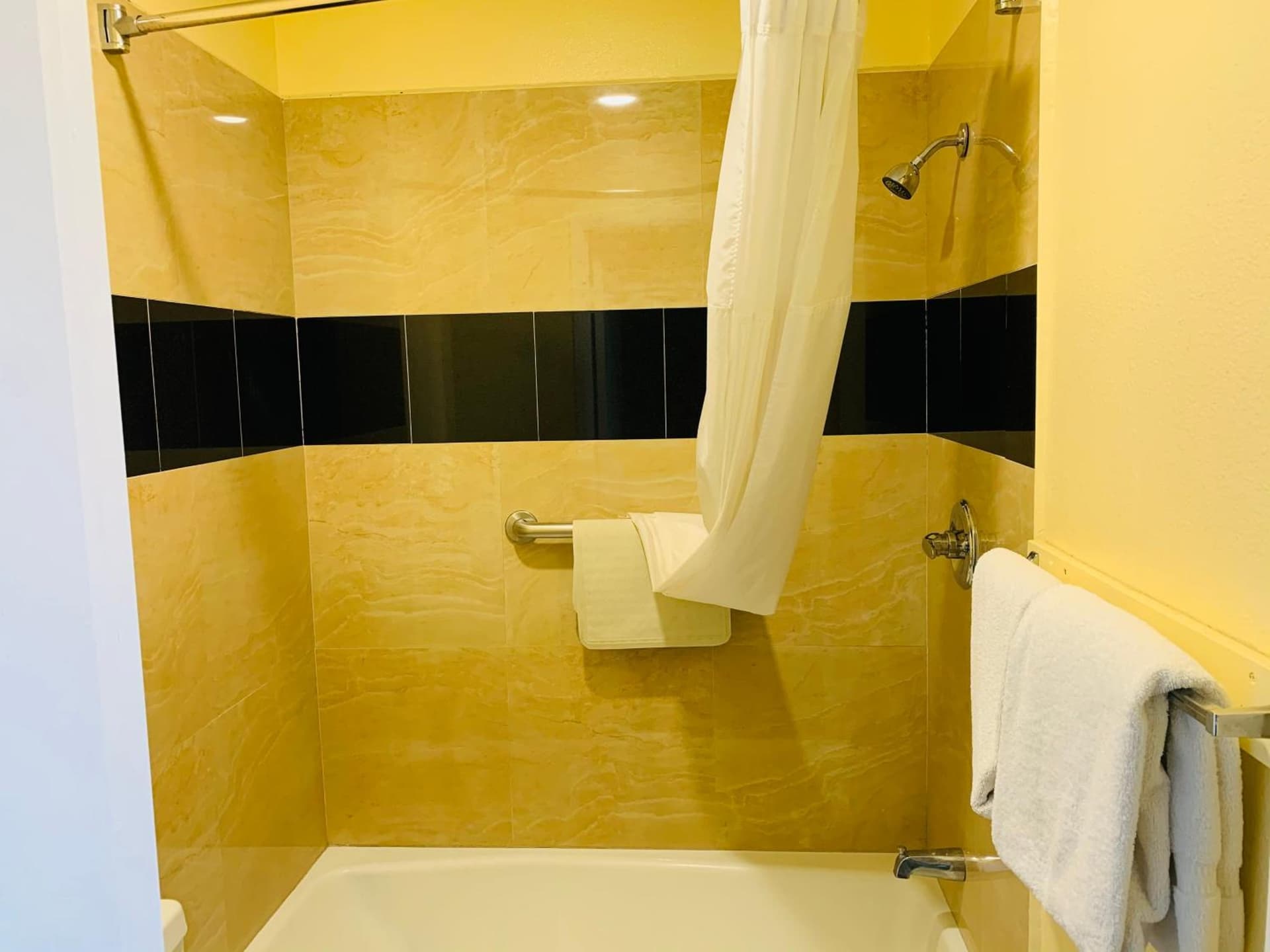 Morro Bay Beach Inn - Morro Bay gallery photo in Morro Bay, CA — image 42