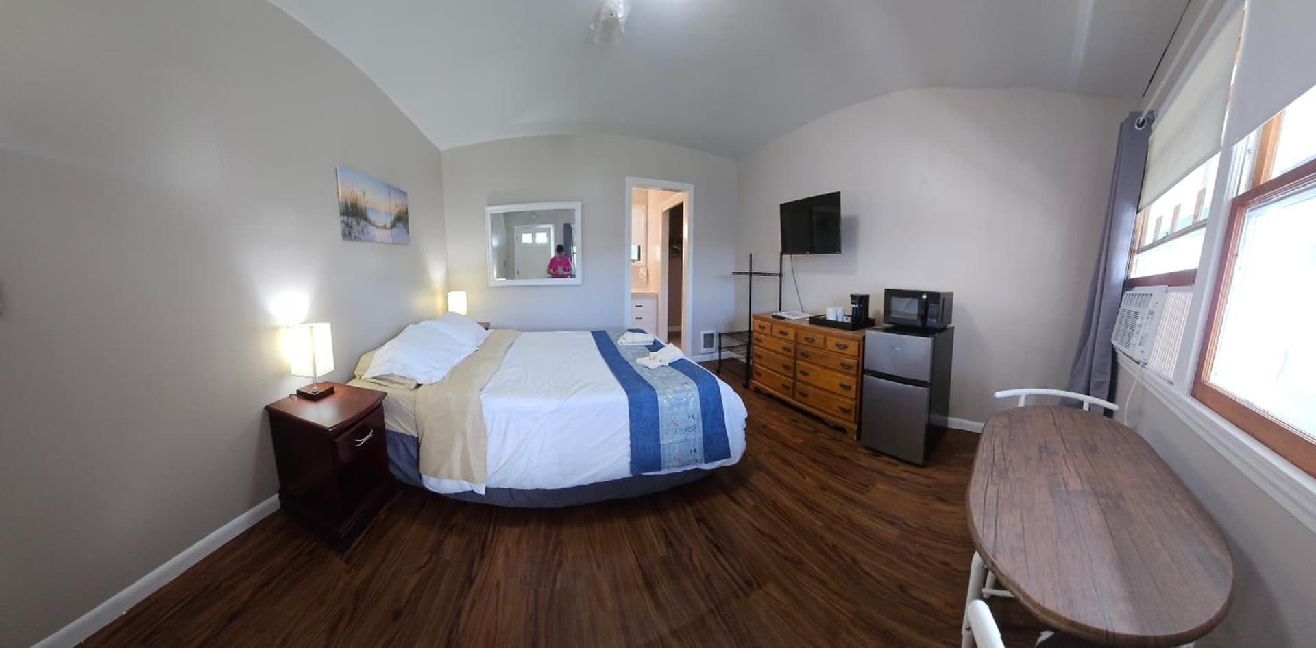Lake Shore Farm Inn interior in Northwood — gallery photo 2