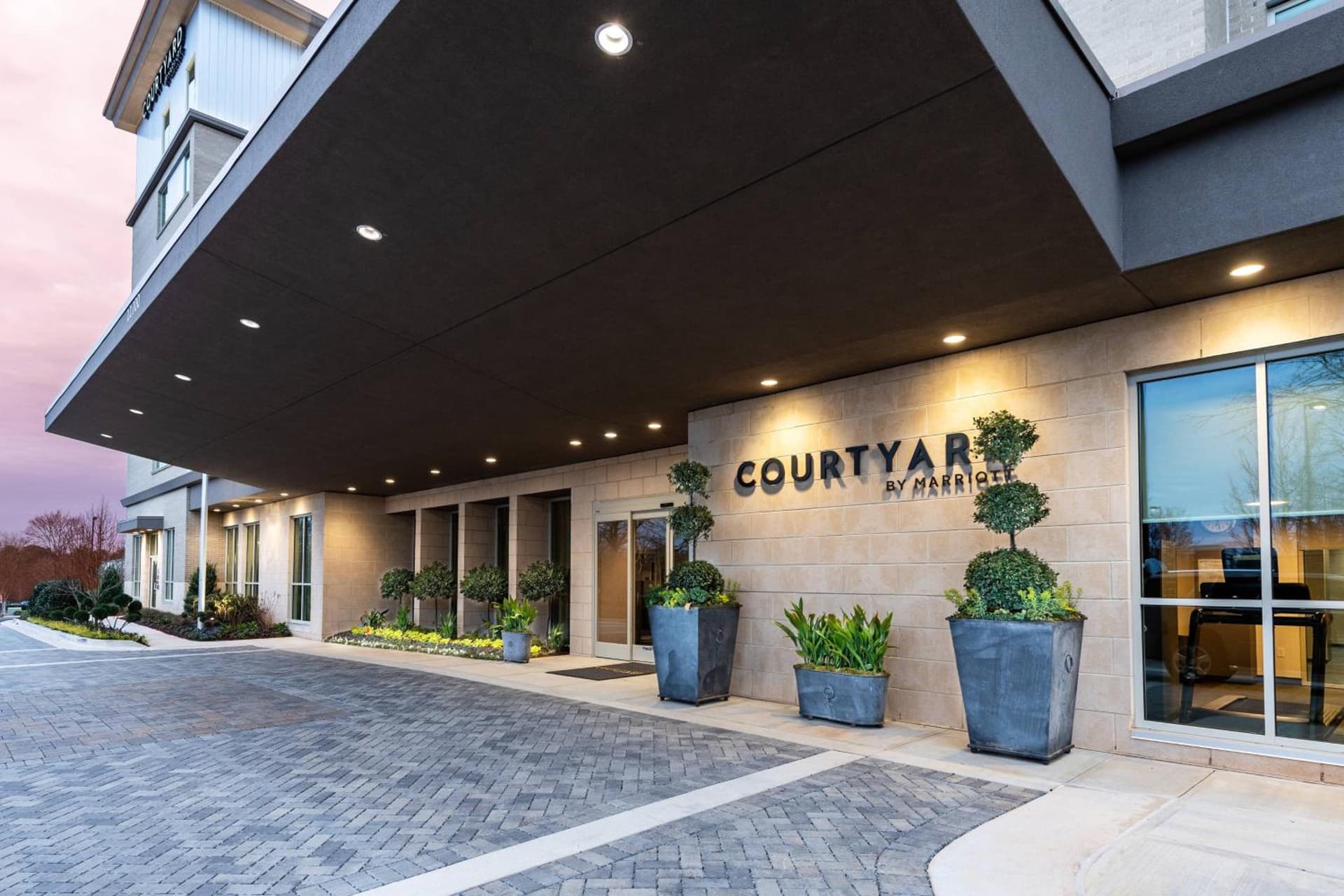 Courtyard by Marriott Atlanta Alpharetta/Avalon Area interior in Alpharetta, GA — gallery photo 2