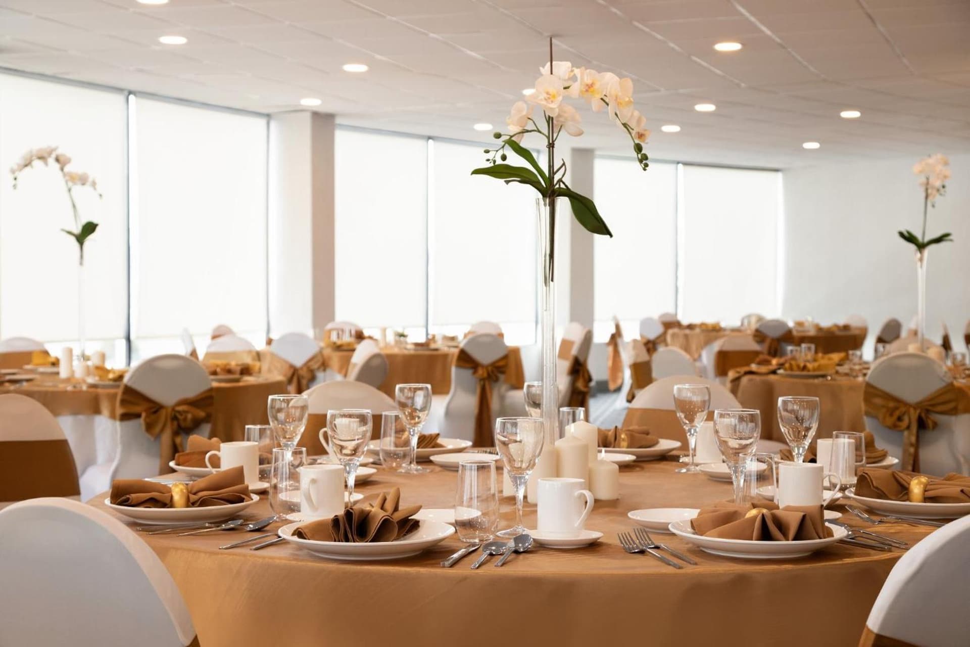 Holiday Inn Philadelphia Arpt-Stadium Area by IHG interior in Philadelphia, PA — gallery photo 2