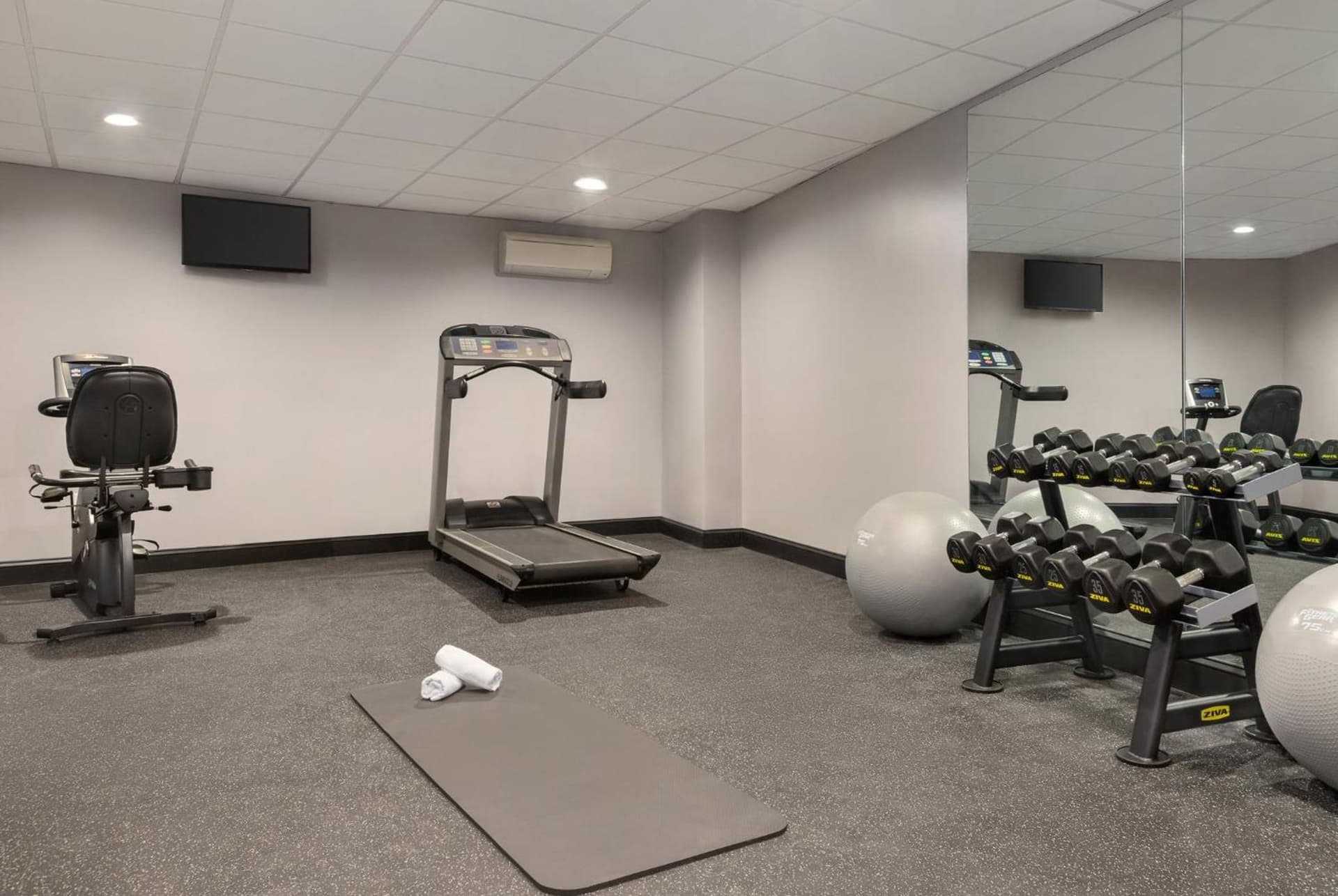 Holiday Inn Philadelphia Arpt-Stadium Area by IHG gallery photo in Philadelphia, PA — image 18