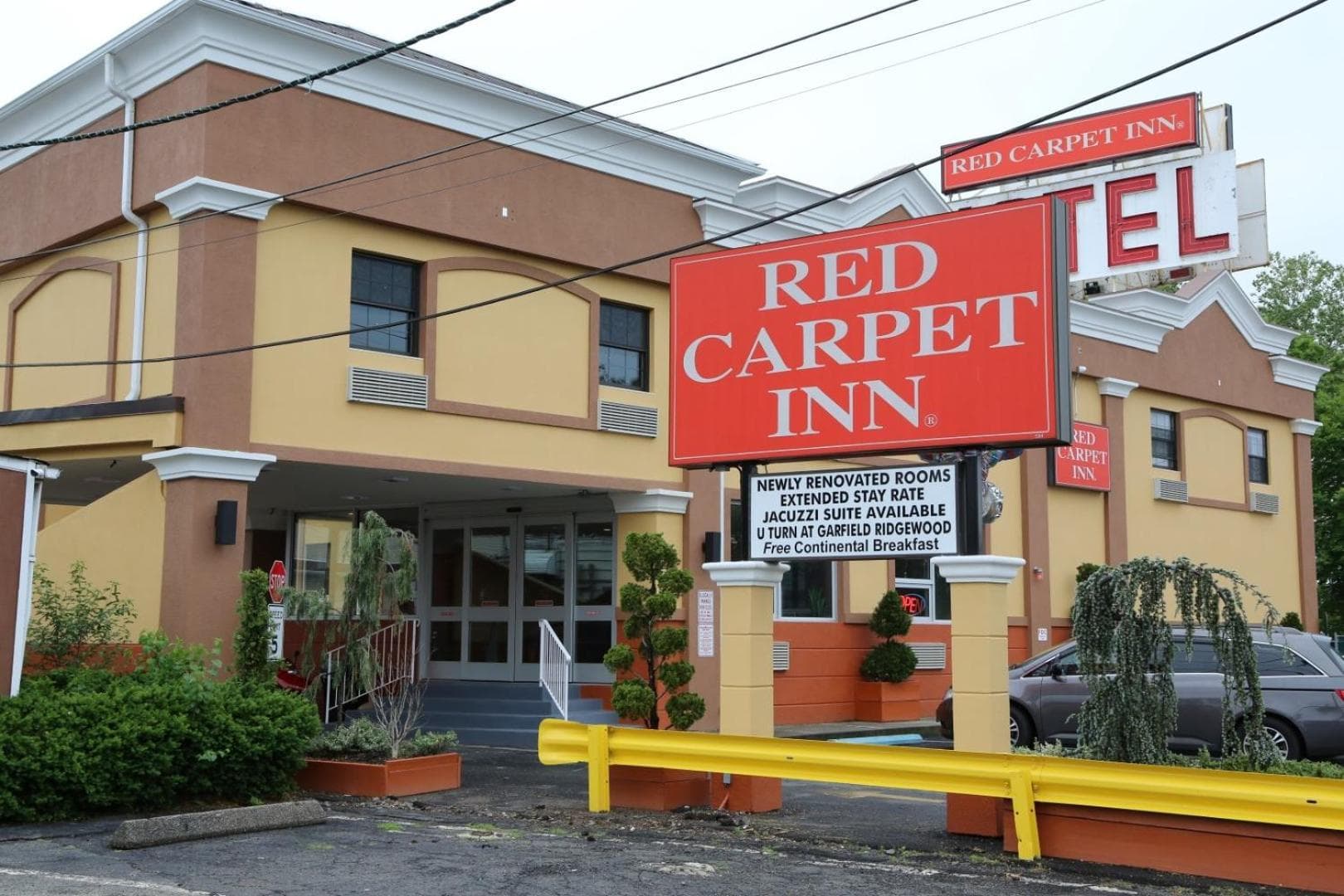 Red Carpet Inn Elmwood featured exterior or lobby in Elmwood Park, NJ — similar hotel