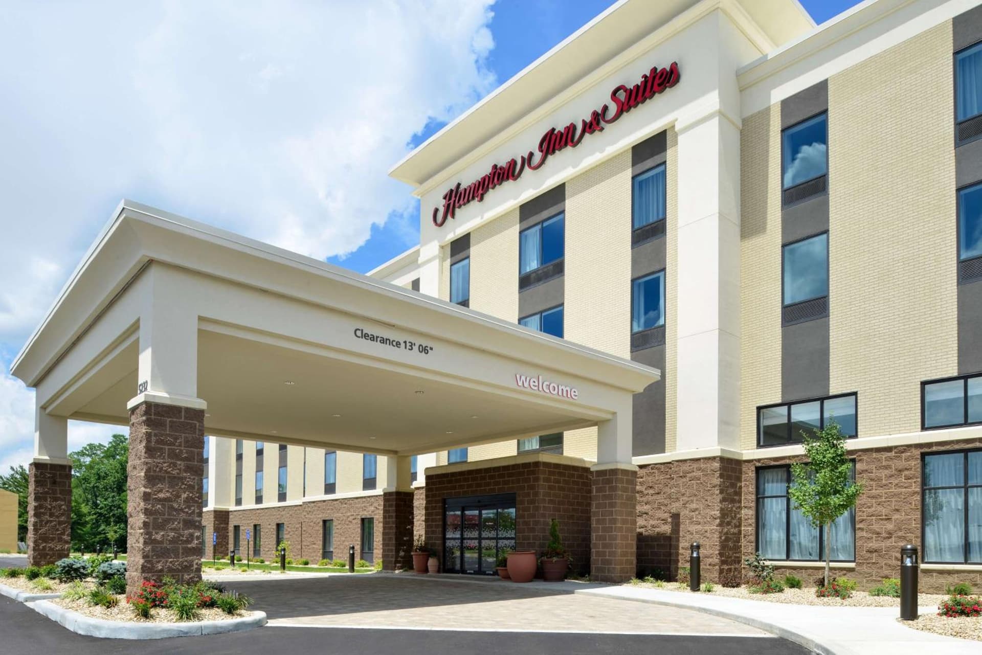 Hampton Inn & Suites Cincinnati-Mason, Ohio featured exterior or lobby in Mason, OH — similar hotel