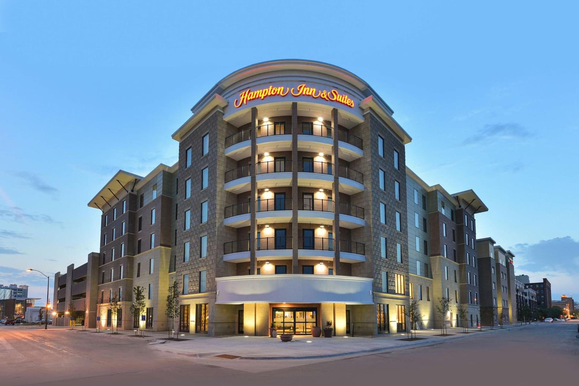 Hampton Inn & Suites Des Moines Downtown featured exterior or lobby in Des Moines, IA — similar hotel
