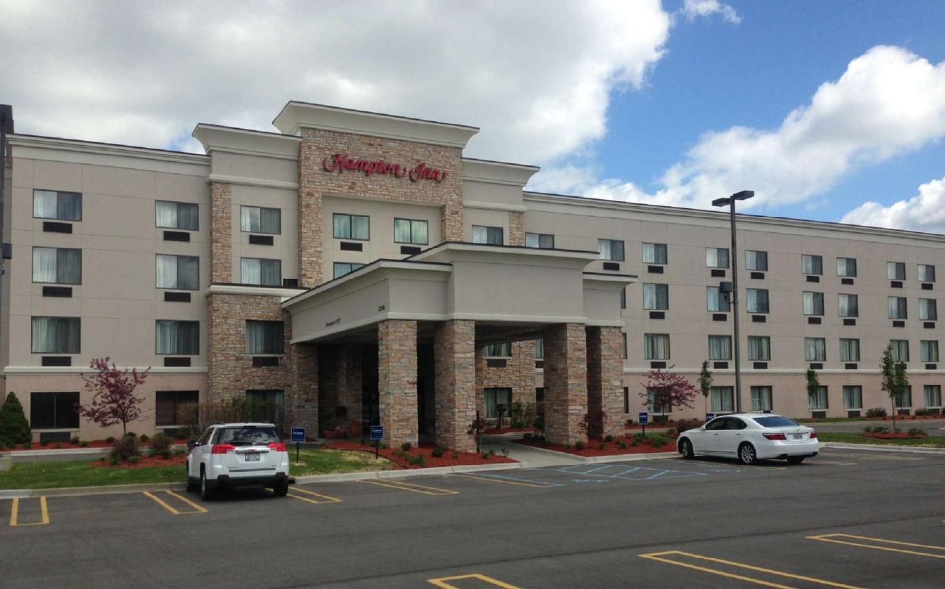 Hampton Inn Detroit/Auburn Hills South featured exterior or lobby in Auburn Hills, MI — similar hotel