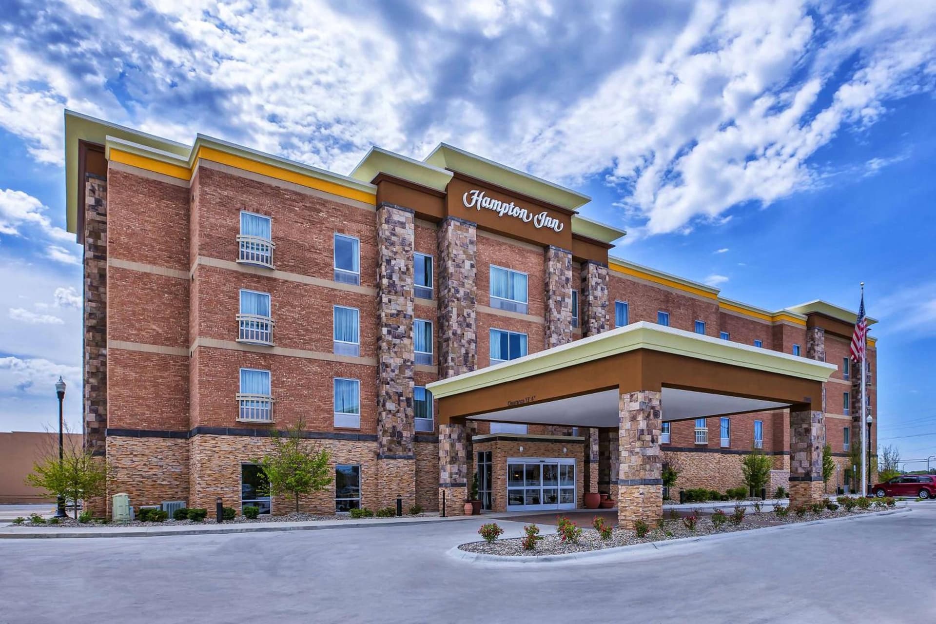 Hampton Inn by Hilton West Bloomfield Novi featured exterior or lobby in Farmington Hills, MI — similar hotel