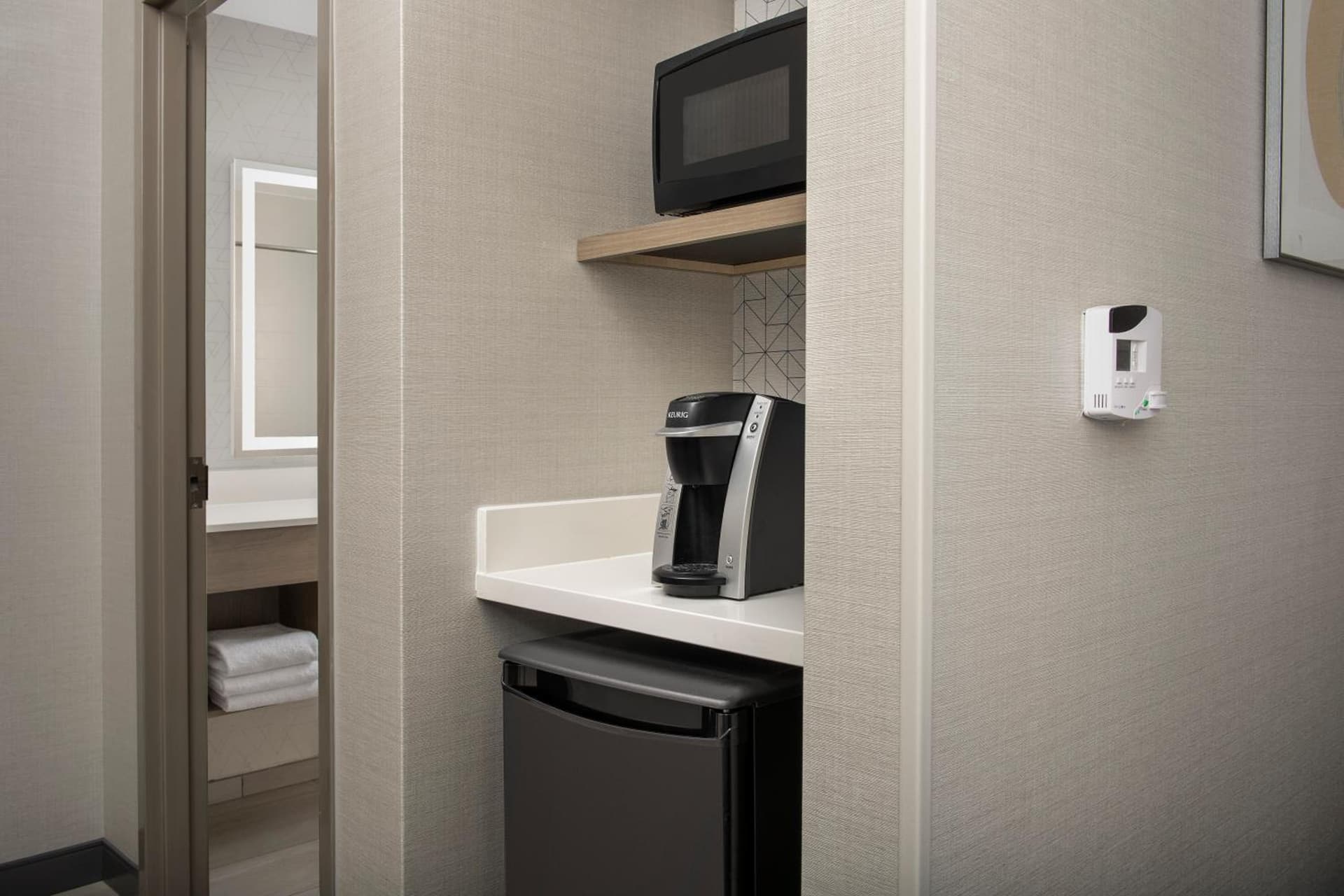 Holiday Inn Express & Suites Knoxville-Clinton by IHG property views in Clinton, TN — gallery photo 3