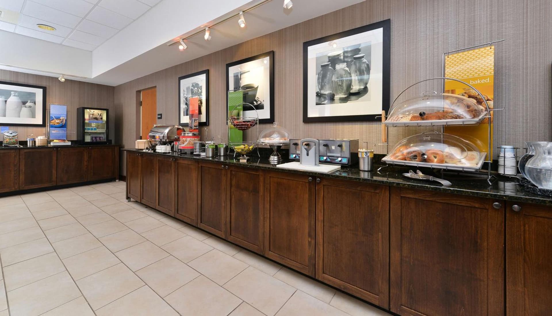 Hampton Inn Chicago-Carol Stream gallery photo in Carol Stream, IL — image 8