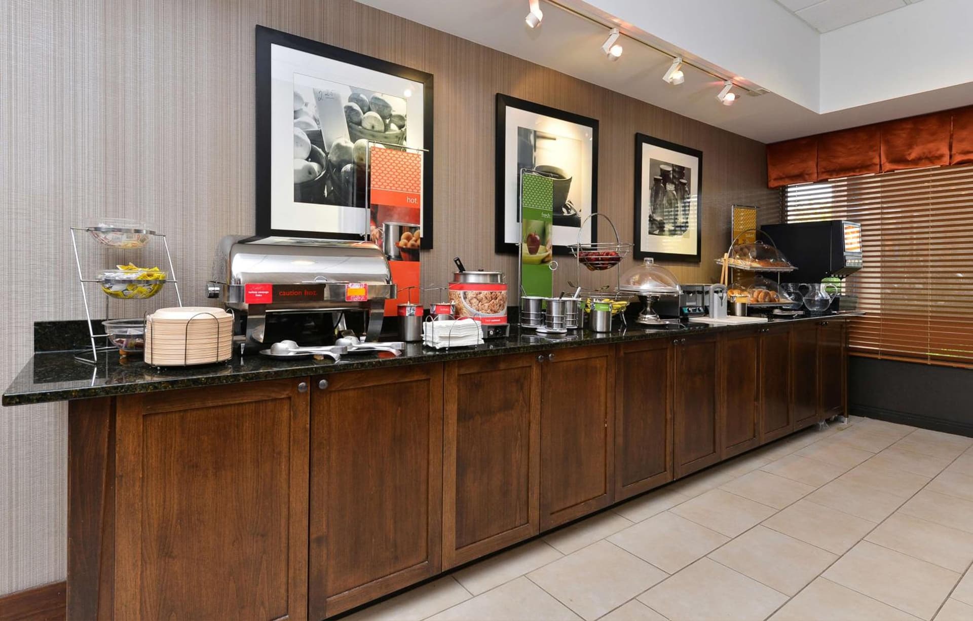 Hampton Inn Chicago-Carol Stream gallery photo in Carol Stream, IL — image 6