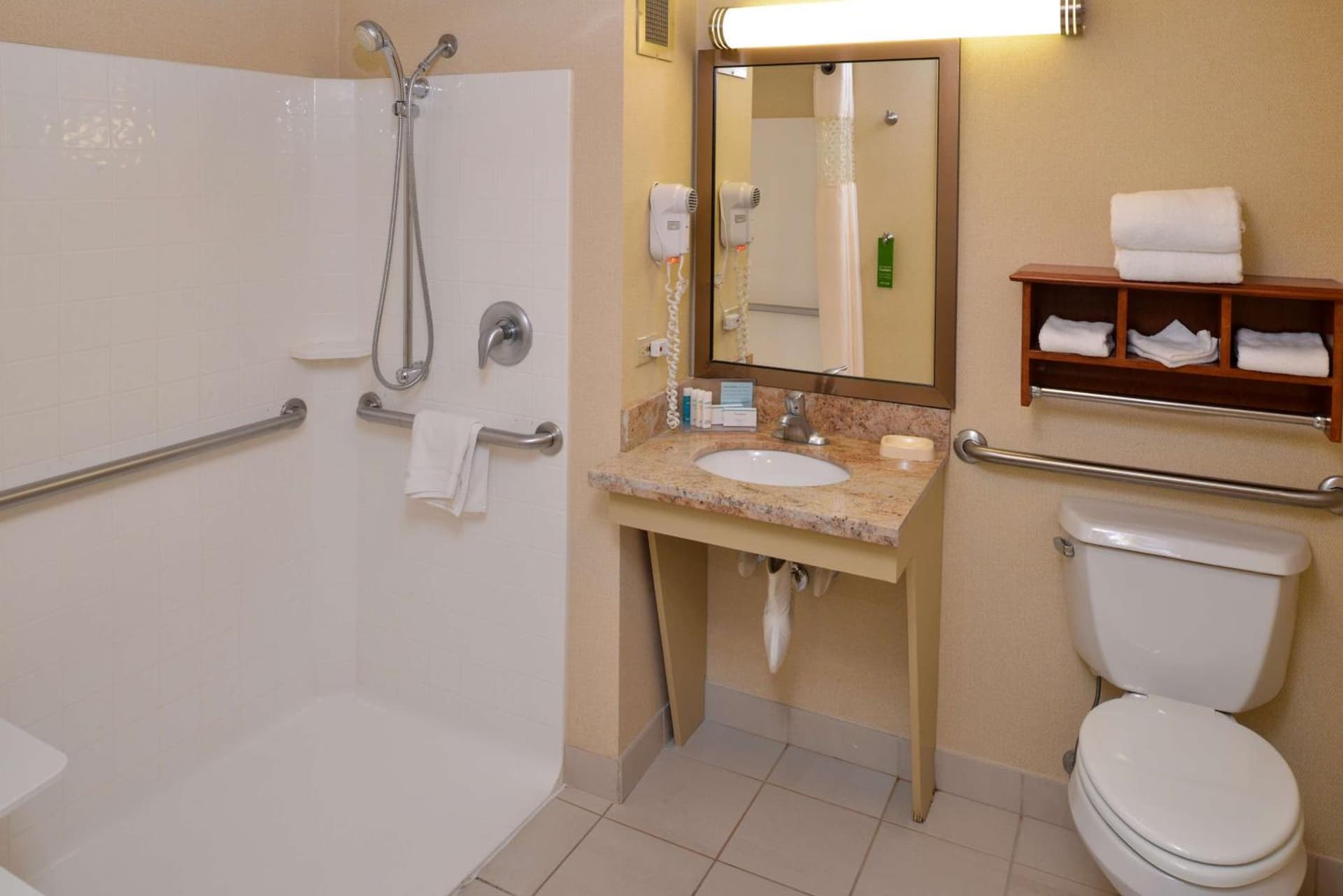 Hampton Inn Chicago-Carol Stream gallery photo in Carol Stream, IL — image 17