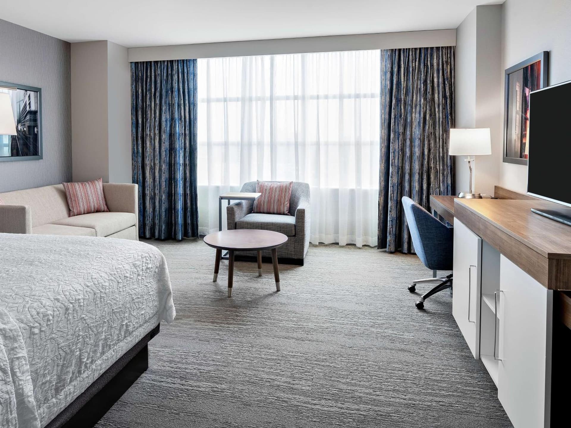 Hampton Inn Chicago McCormick Place property views in Chicago, IL — gallery photo 3
