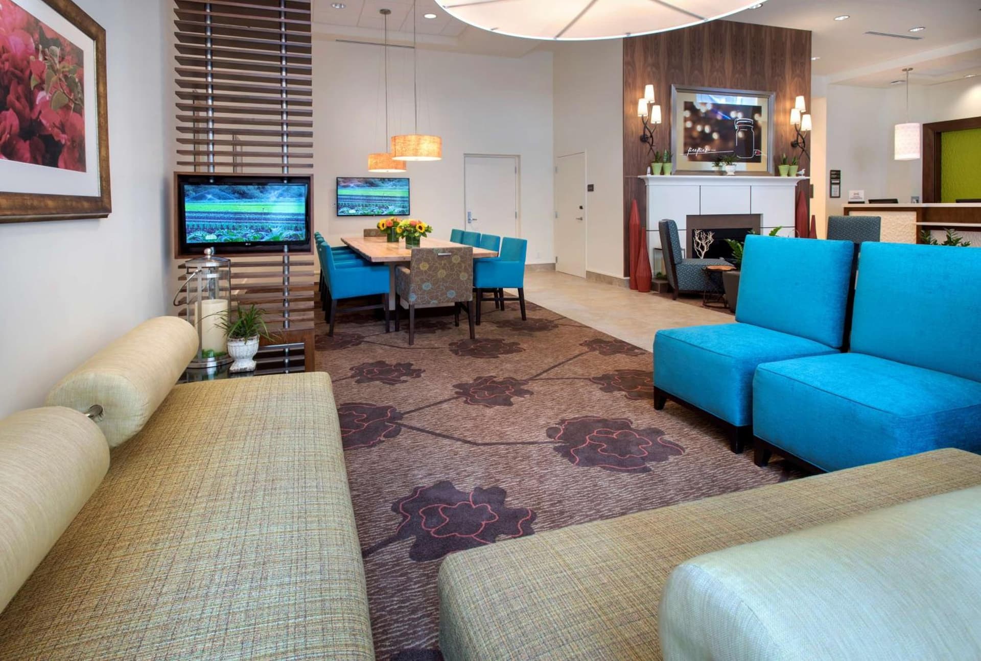 Hilton Garden Inn Chicago Downtown Riverwalk interior in Chicago, IL — gallery photo 2