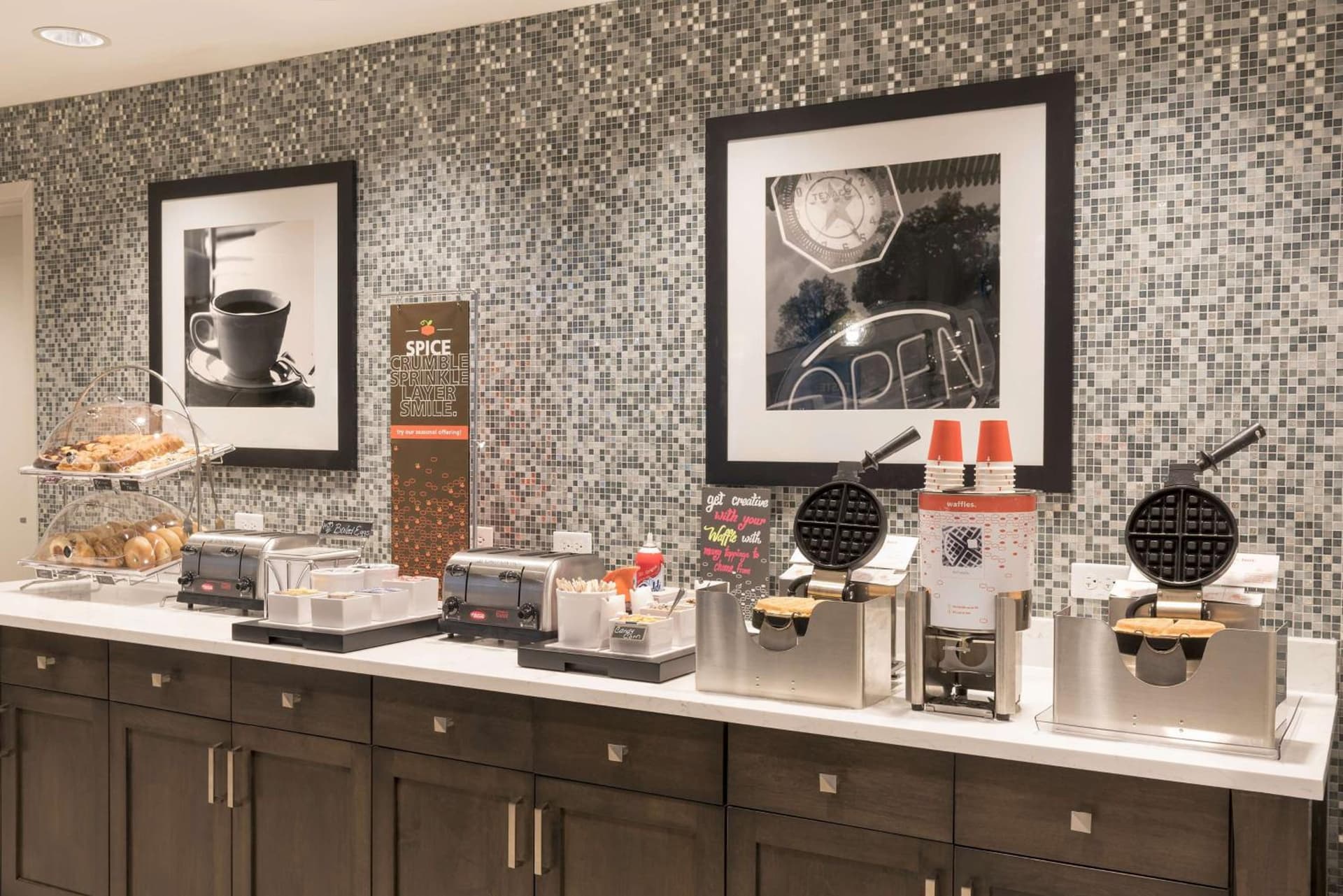 Hampton Inn & Suites Chicago Schaumburg gallery photo in Schaumburg, IL — image 12