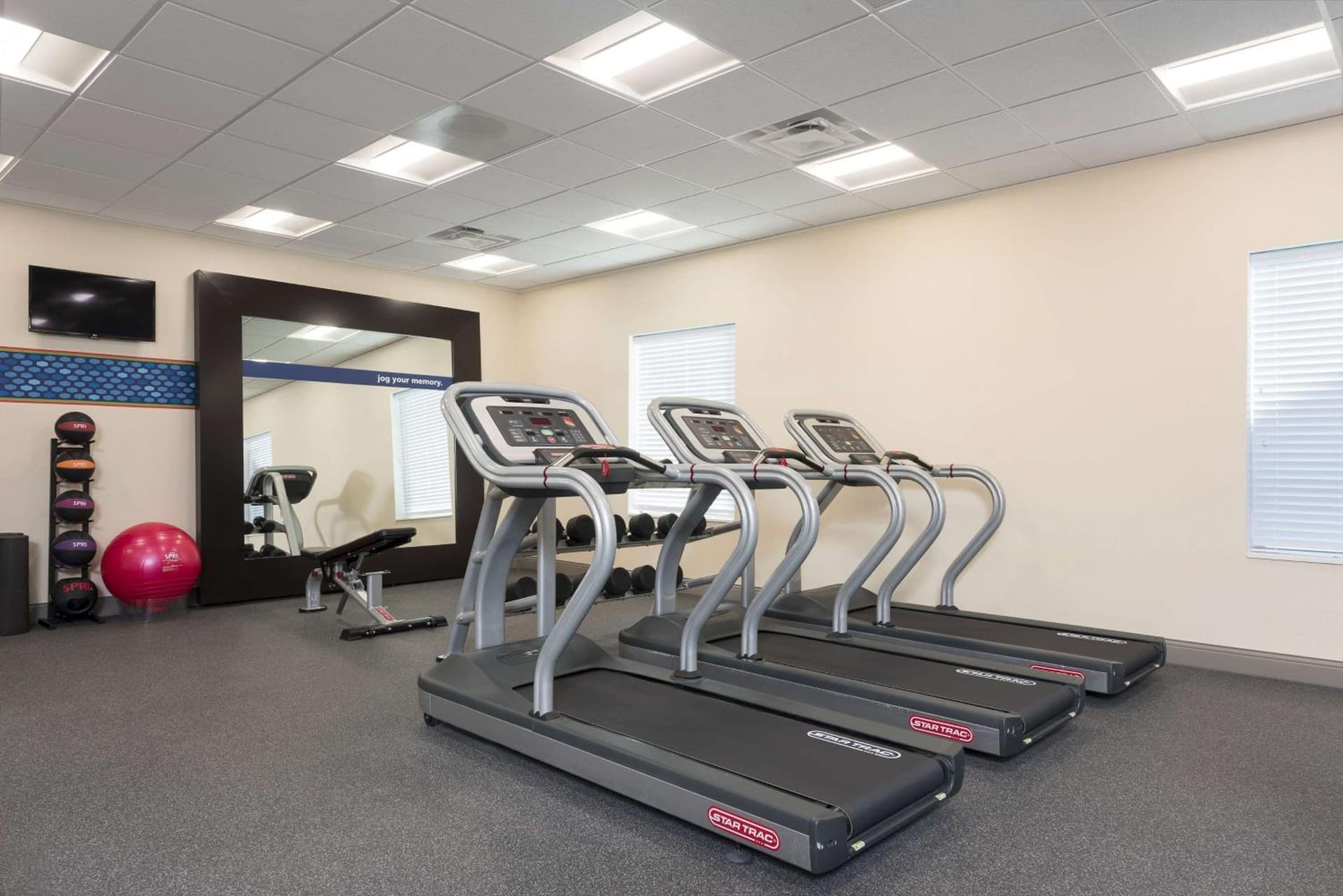 Hampton Inn & Suites Chicago Schaumburg gallery photo in Schaumburg, IL — image 31