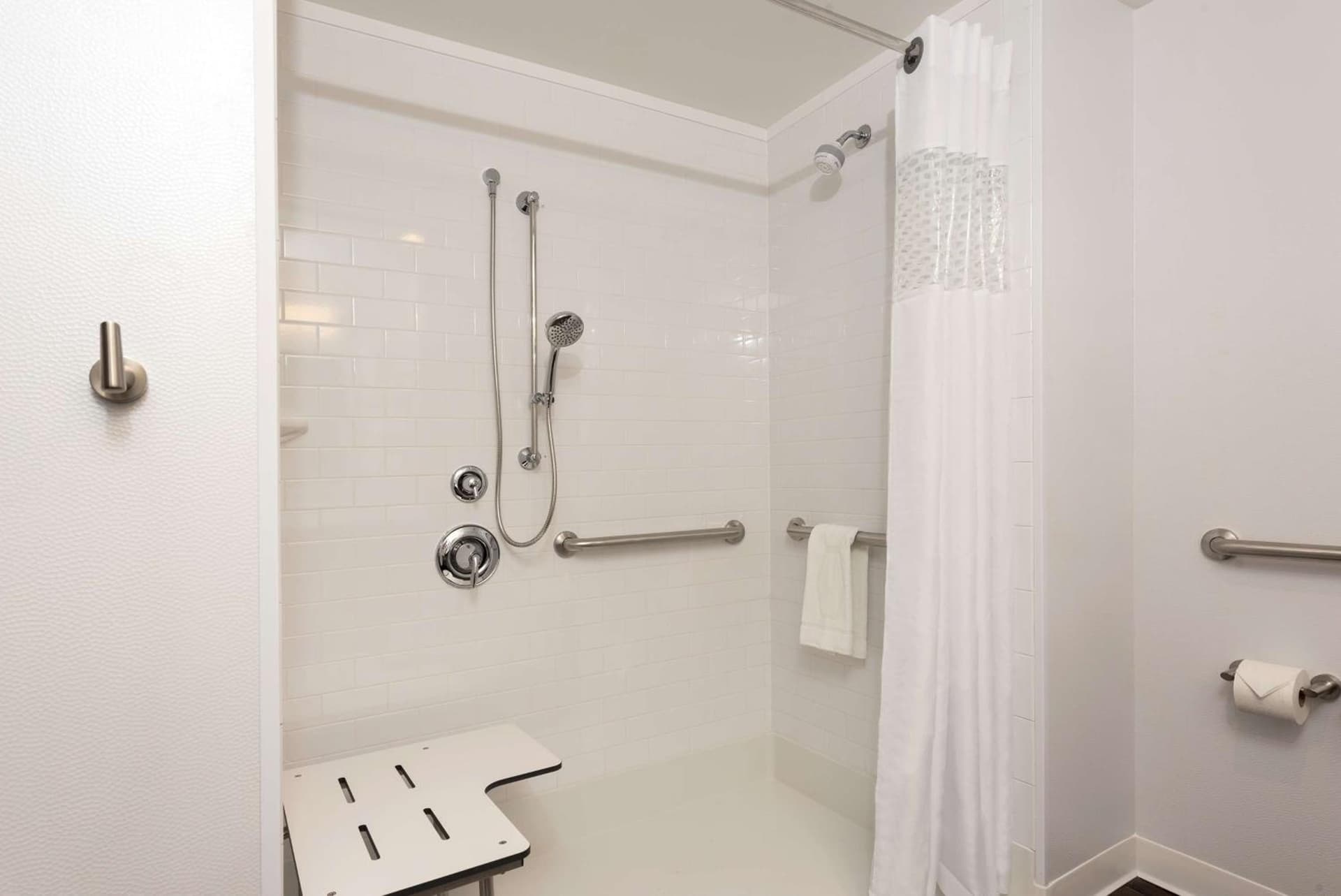 Hampton Inn & Suites Chicago Schaumburg gallery photo in Schaumburg, IL — image 5