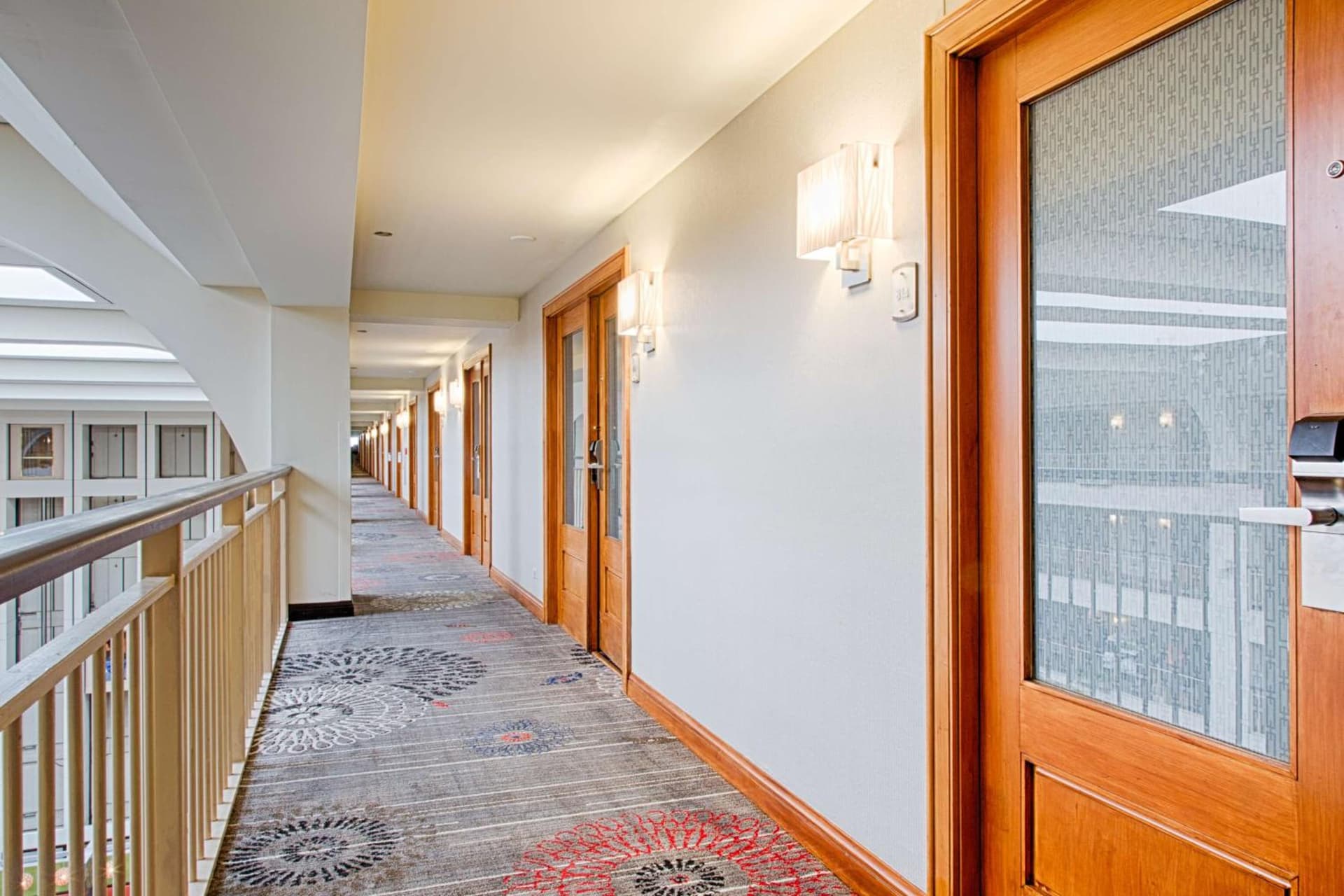 Embassy Suites by Hilton Chicago O'Hare Rosemont gallery photo in Rosemont, IL — image 12