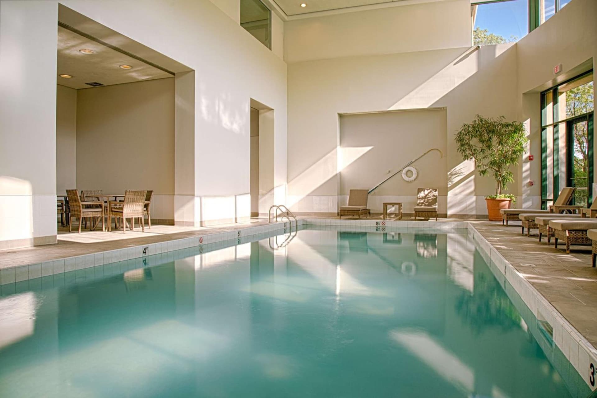 Embassy Suites by Hilton Chicago O'Hare Rosemont gallery photo in Rosemont, IL — image 32