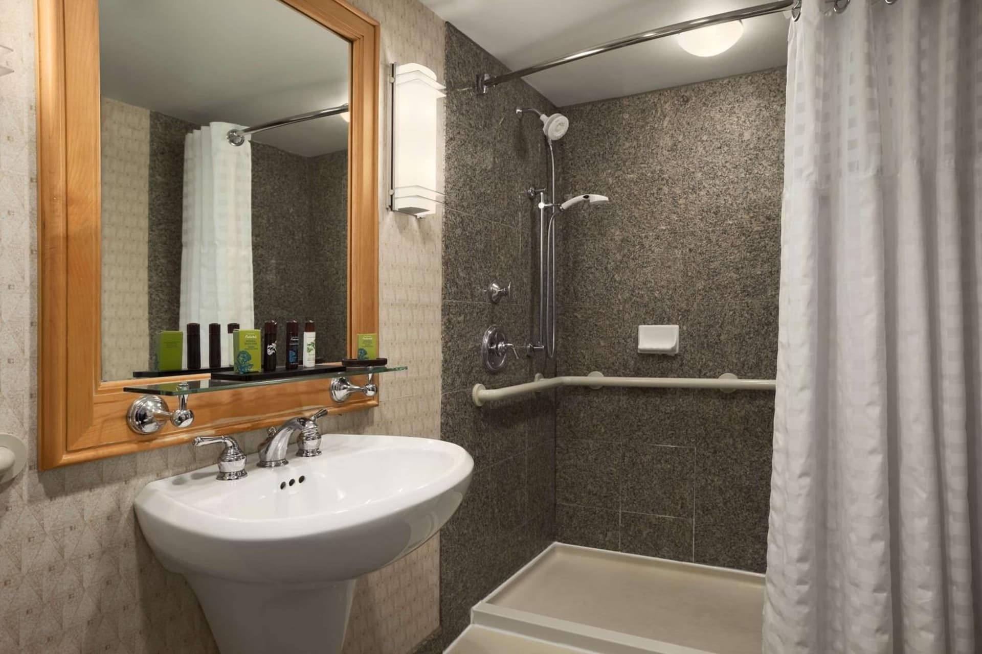 Embassy Suites by Hilton Chicago O'Hare Rosemont gallery photo in Rosemont, IL — image 26