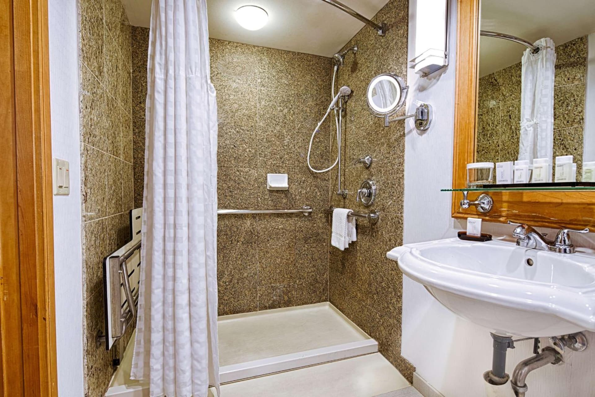 Embassy Suites by Hilton Chicago O'Hare Rosemont gallery photo in Rosemont, IL — image 11