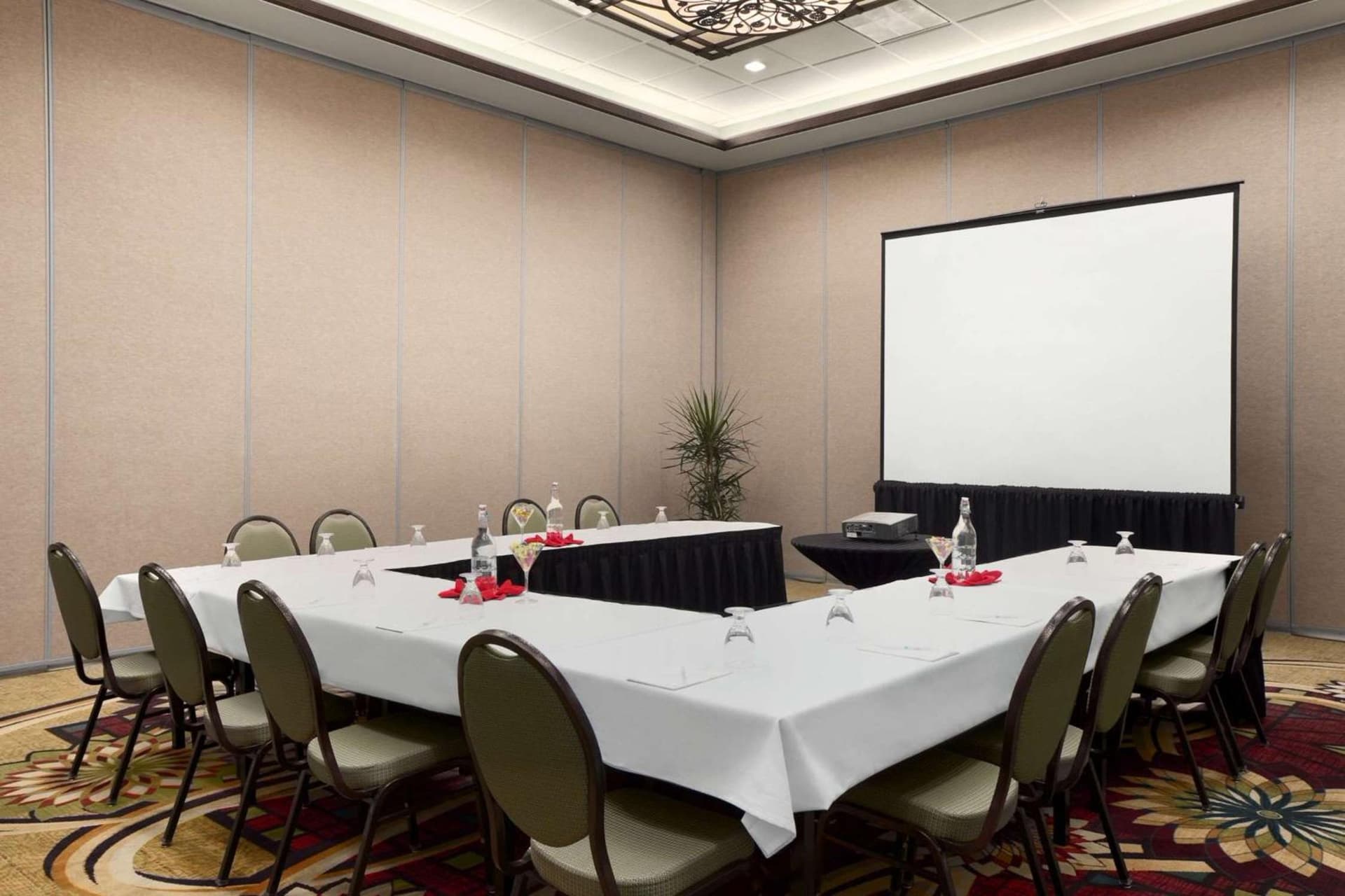 Embassy Suites by Hilton Chicago O'Hare Rosemont gallery photo in Rosemont, IL — image 10