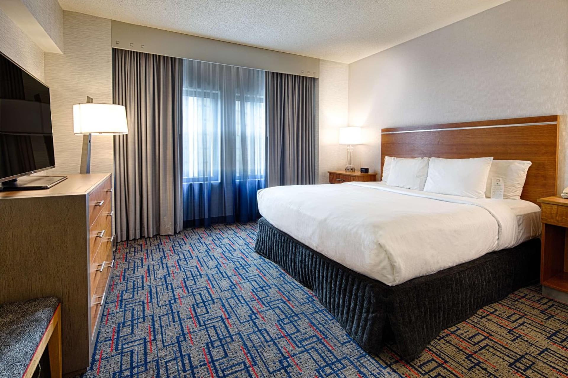 Embassy Suites by Hilton Chicago O'Hare Rosemont interior in Rosemont, IL — gallery photo 2