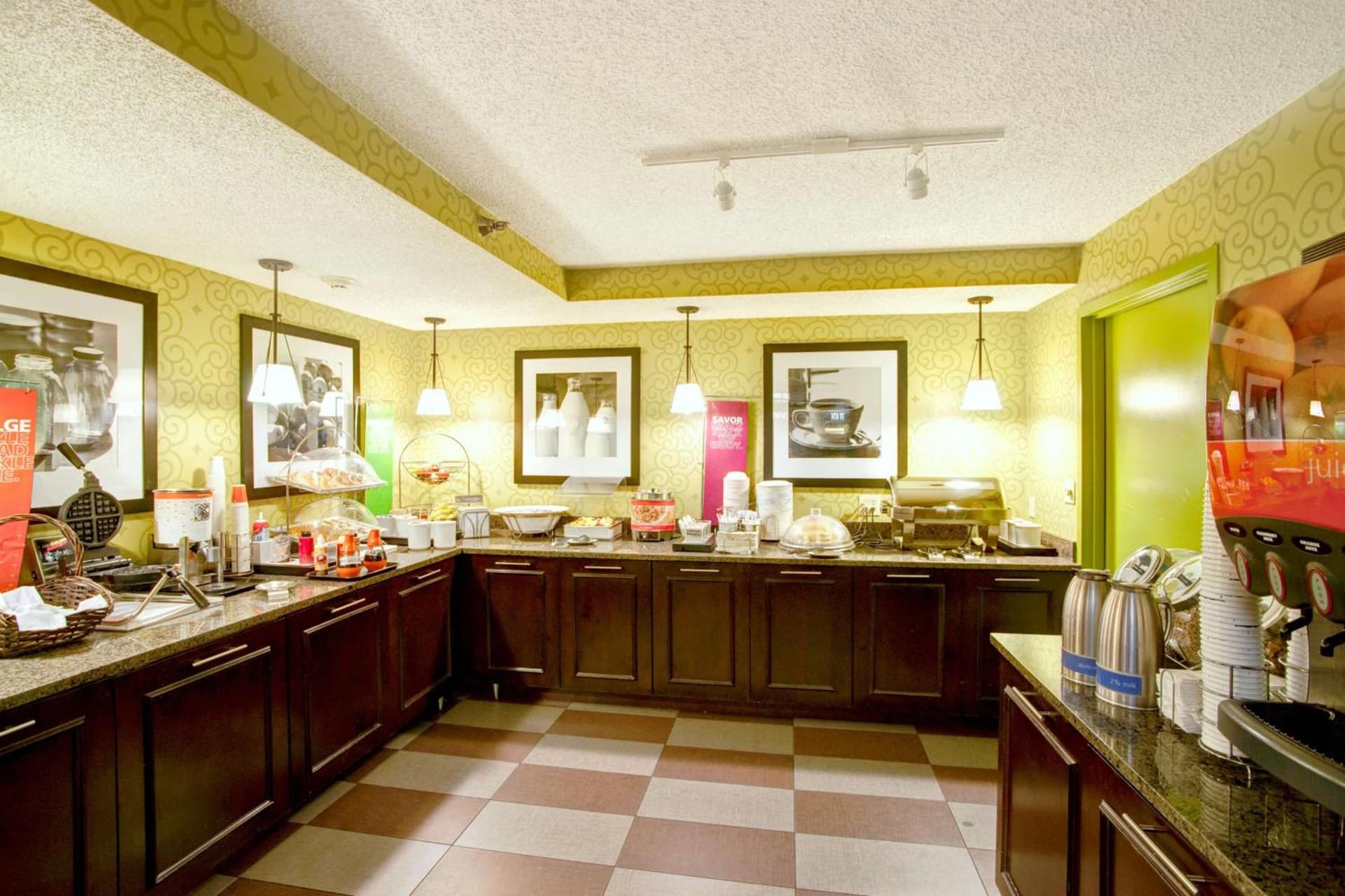 Hampton Inn College Station-Near Texas A&M University interior in College Station, TX — gallery photo 2