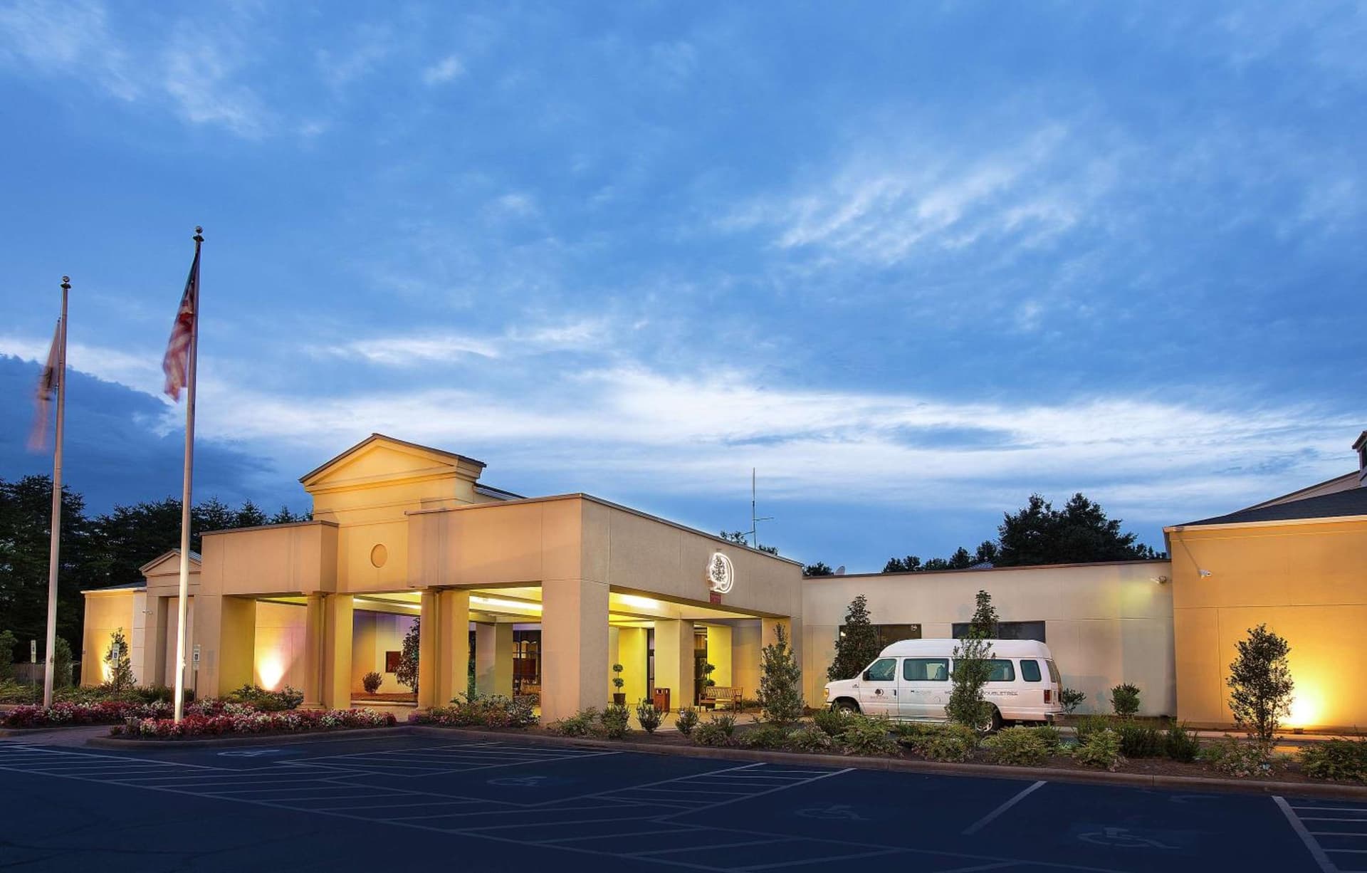 DoubleTree by Hilton Charlotte Airport interior in Charlotte, NC — gallery photo 2