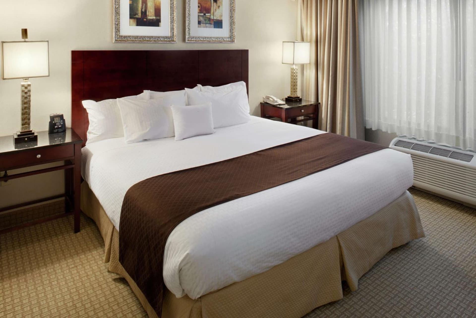 DoubleTree by Hilton Charlotte Airport gallery photo in Charlotte, NC — image 27