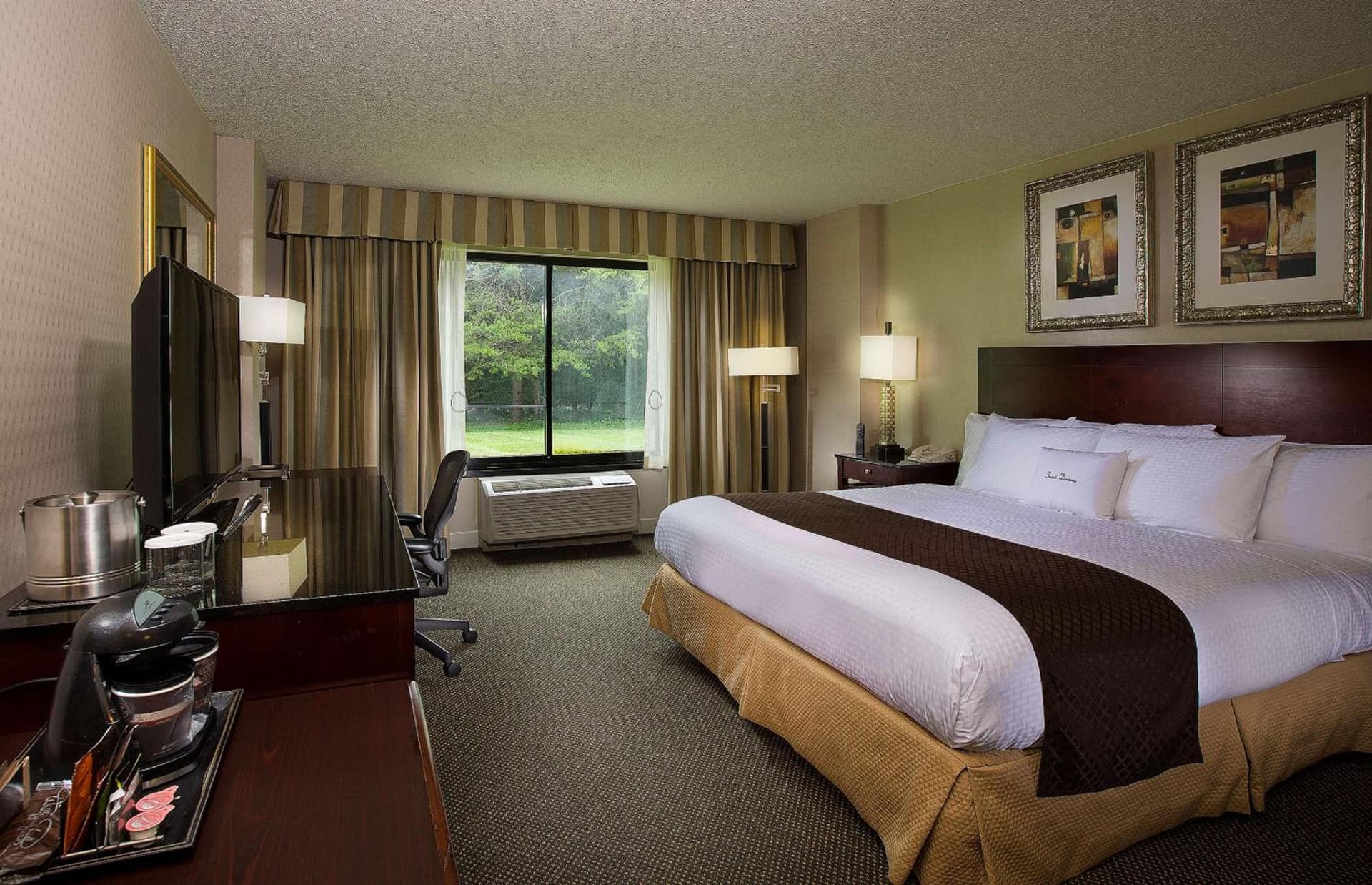 DoubleTree by Hilton Charlotte Airport gallery photo in Charlotte, NC — image 17