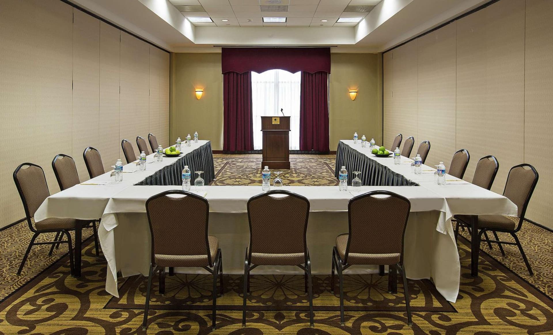 DoubleTree by Hilton Charlotte Airport gallery photo in Charlotte, NC — image 24
