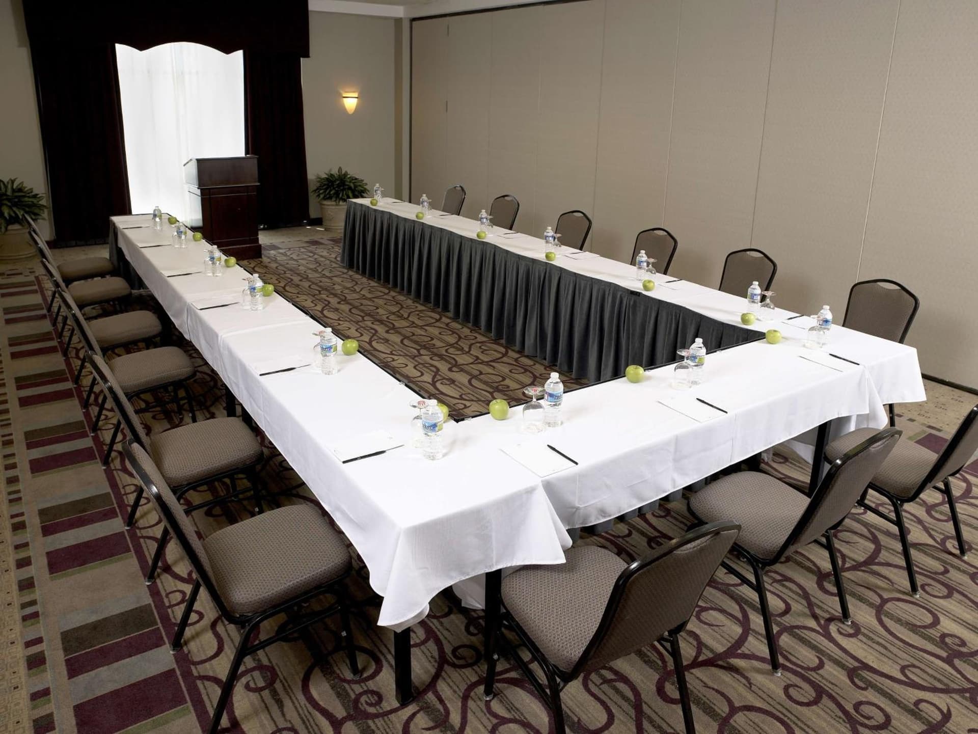 DoubleTree by Hilton Charlotte Airport gallery photo in Charlotte, NC — image 11