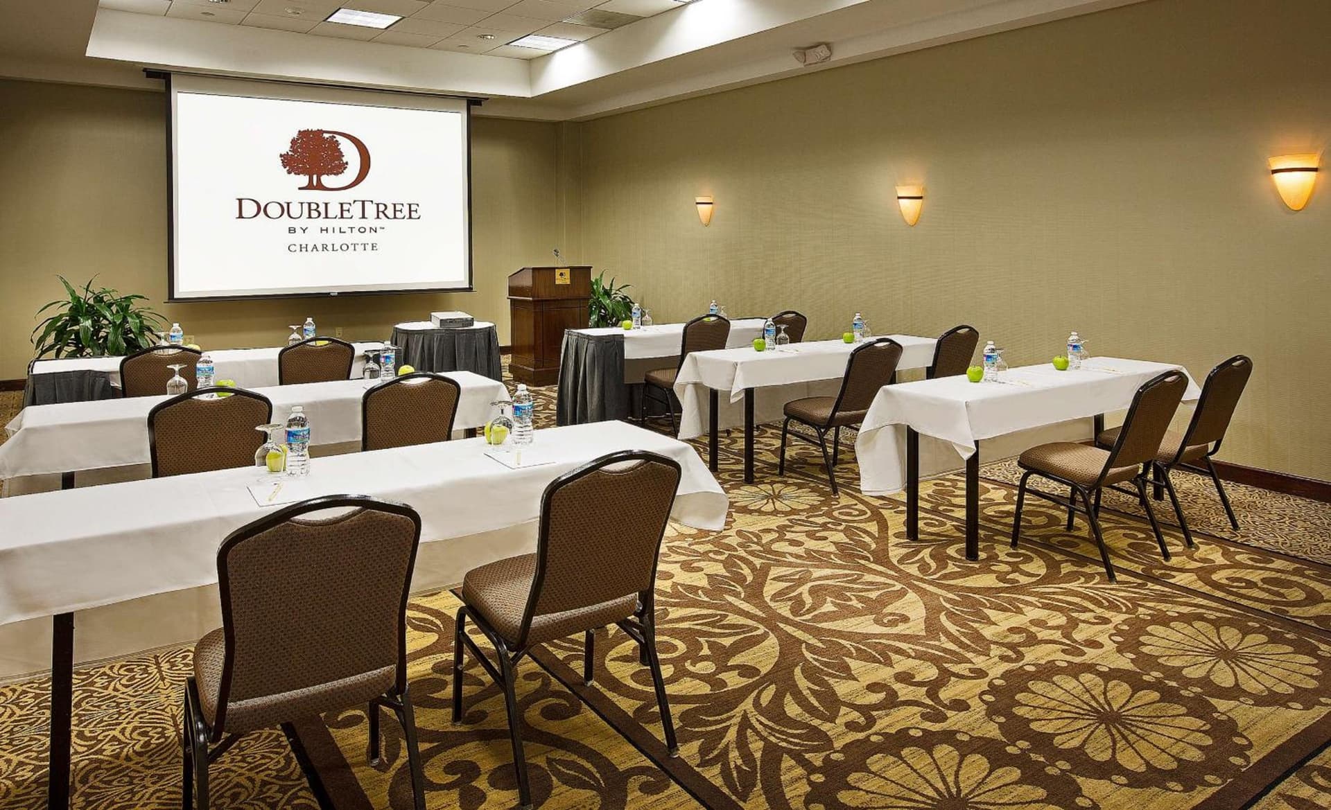 DoubleTree by Hilton Charlotte Airport gallery photo in Charlotte, NC — image 8