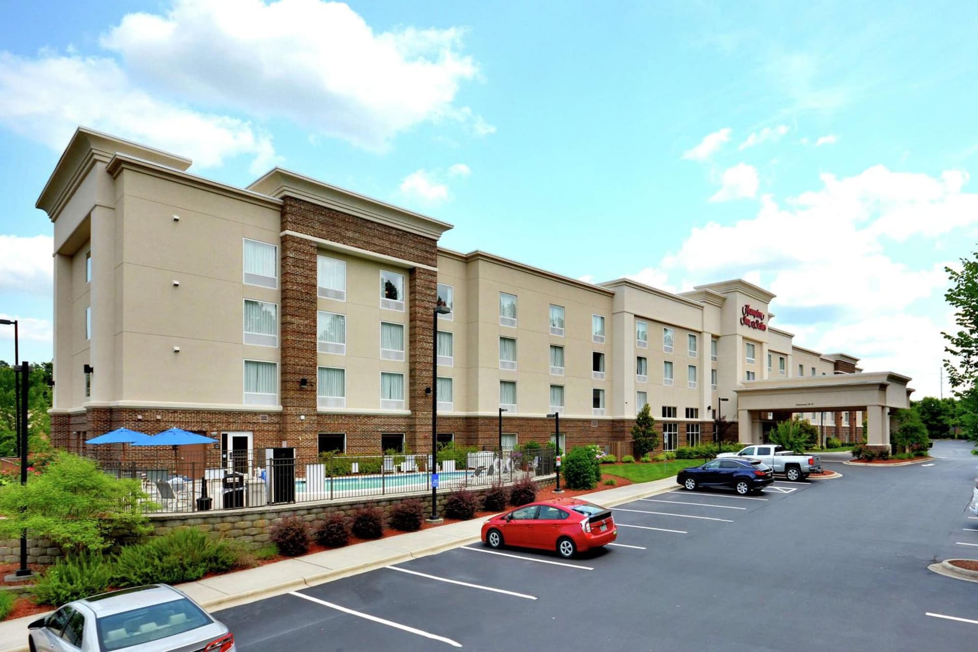 Hampton Inn & Suites Huntersville interior in Huntersville, NC — gallery photo 2